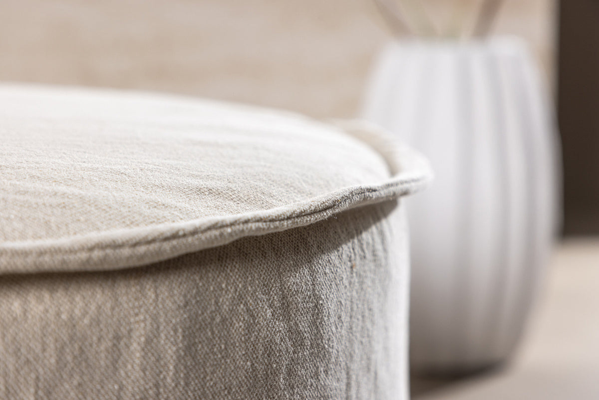 Vindö Ottoman ⌀101 in Beige Linen präsentiert im Onlineshop von KAQTU Design AG. Ottoman ist von Vind