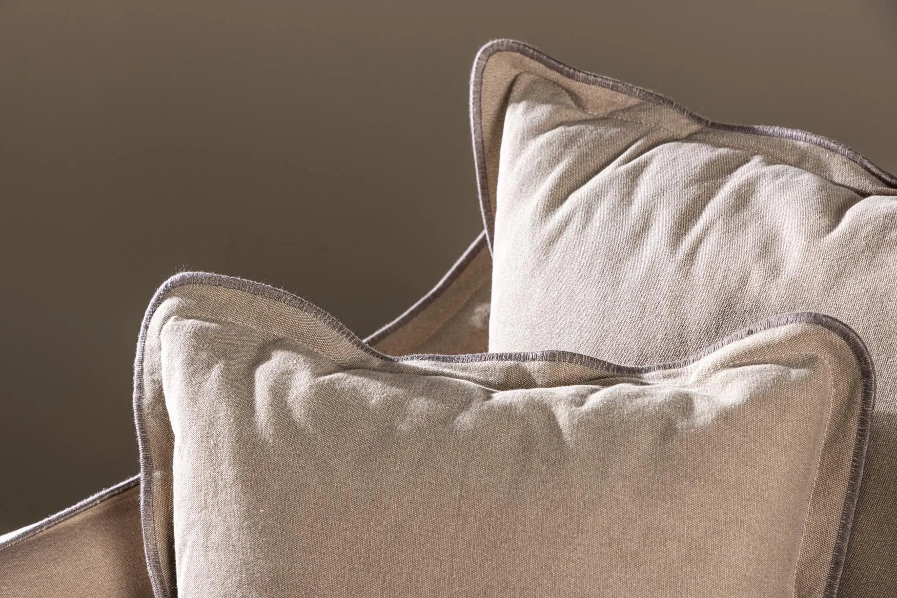 Oskarshamn Sofa: Perfekte Harmonie aus Stil und Gemütlichkeit.