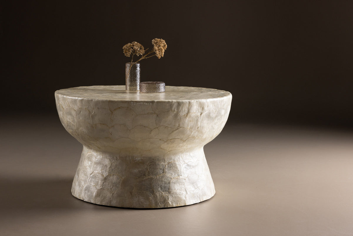 Sandön Sofatisch in Capiz / Natural präsentiert im Onlineshop von KAQTU Design AG. Beistelltisch ist von Vind