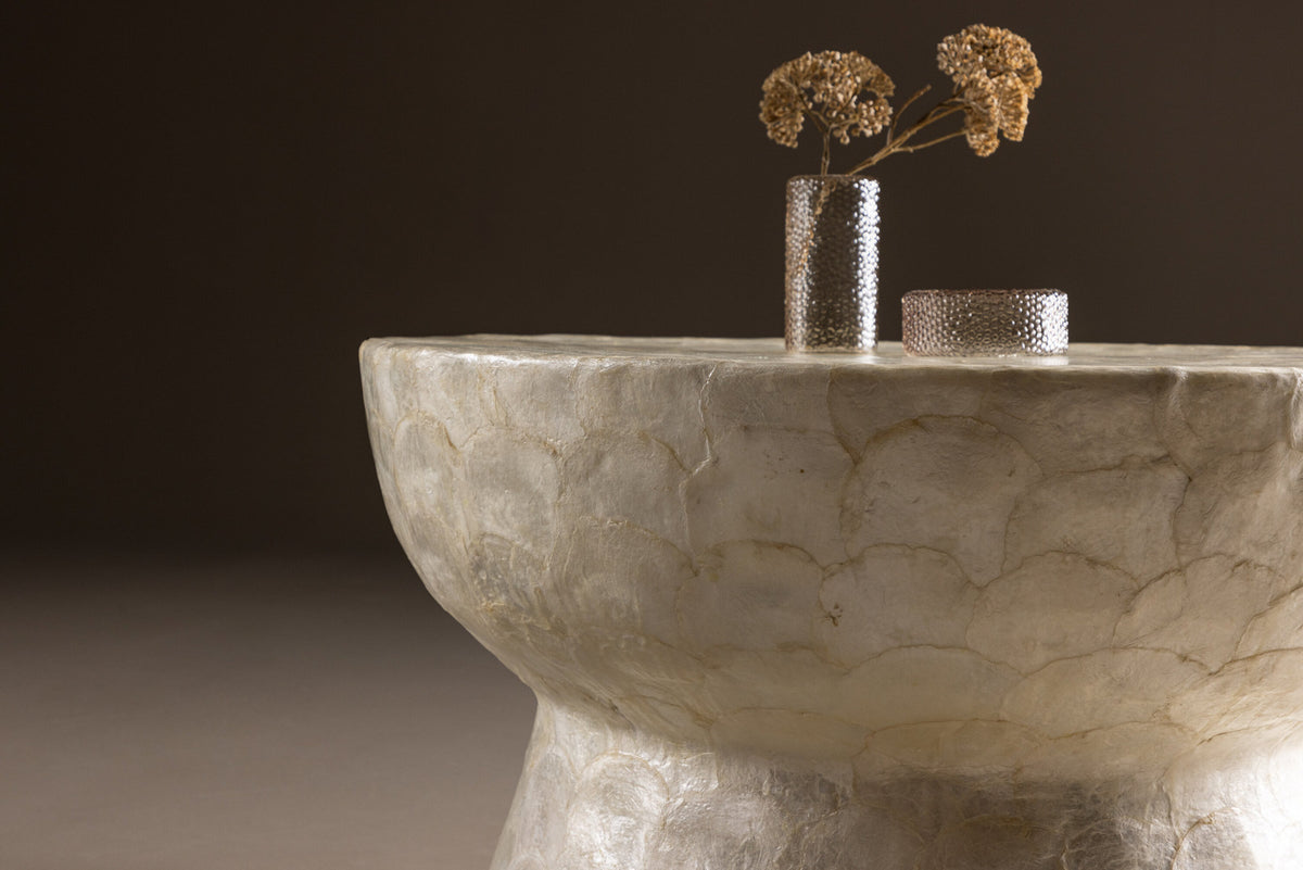 Sandön Sofatisch in Capiz / Natural präsentiert im Onlineshop von KAQTU Design AG. Beistelltisch ist von Vind