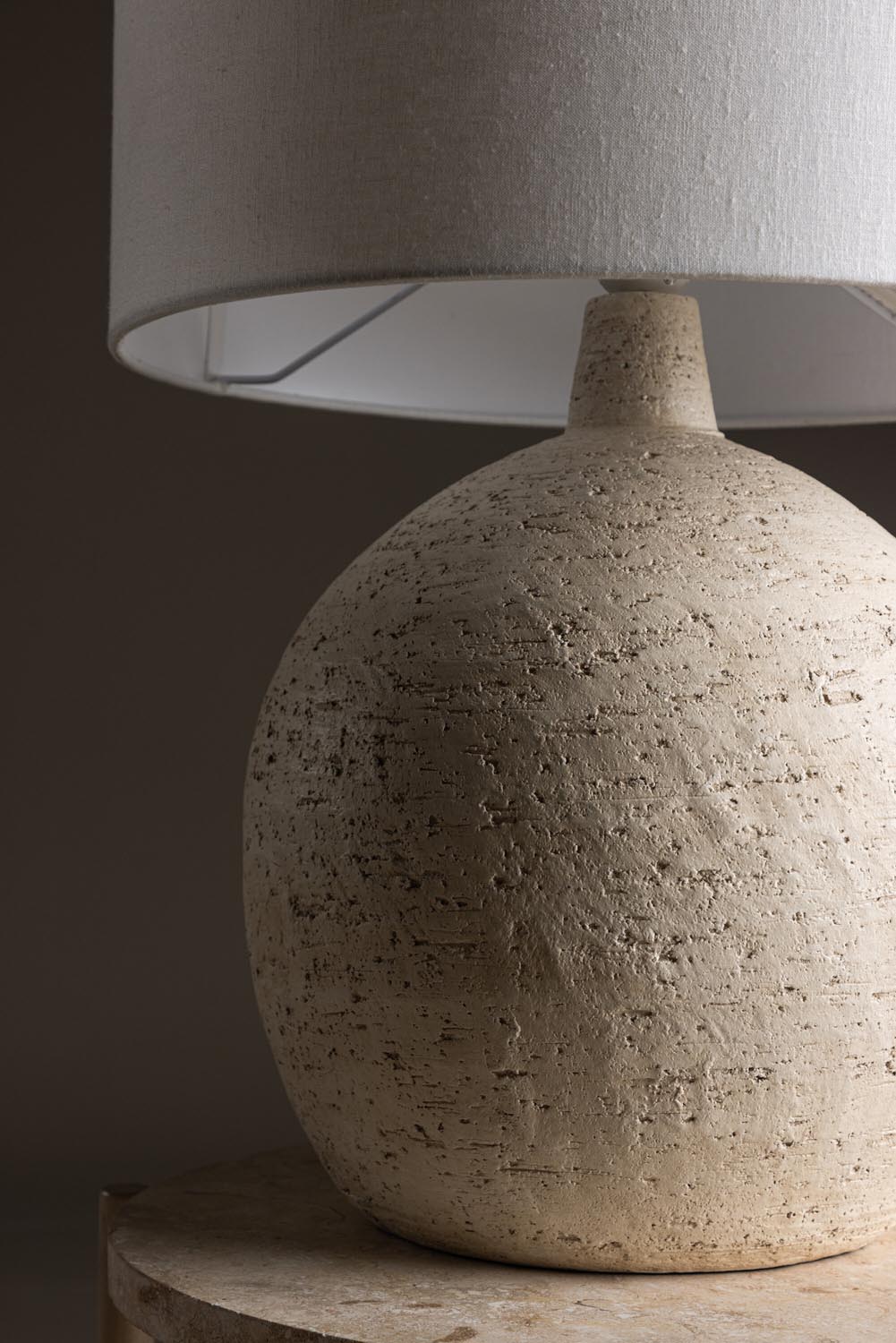 Tjörn Tischleuchte ⌀40  in Terracotta / White präsentiert im Onlineshop von KAQTU Design AG. Tischleuchte ist von Vind