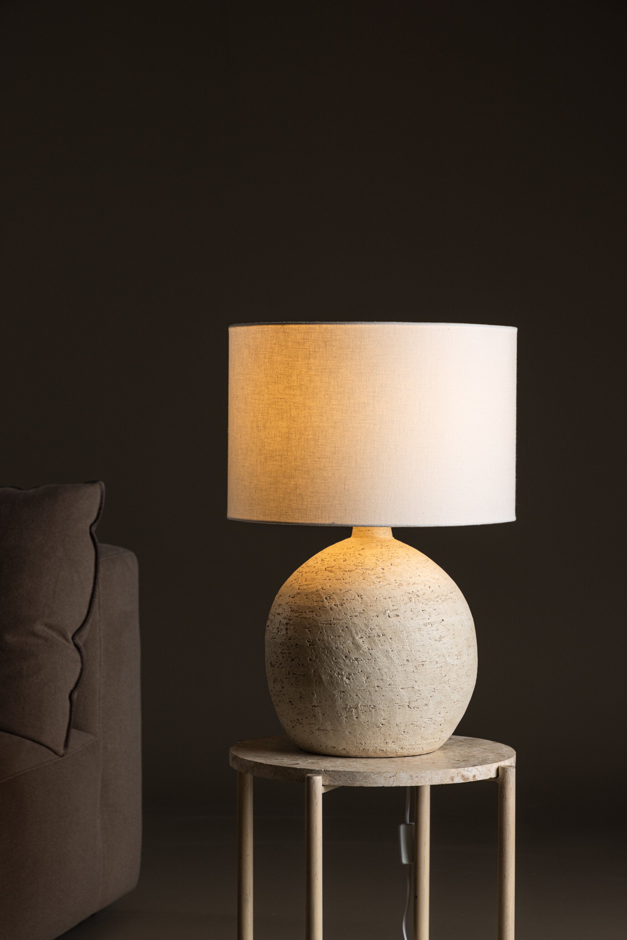 Tjörn Tischleuchte ⌀40  in Terracotta / White präsentiert im Onlineshop von KAQTU Design AG. Tischleuchte ist von Vind