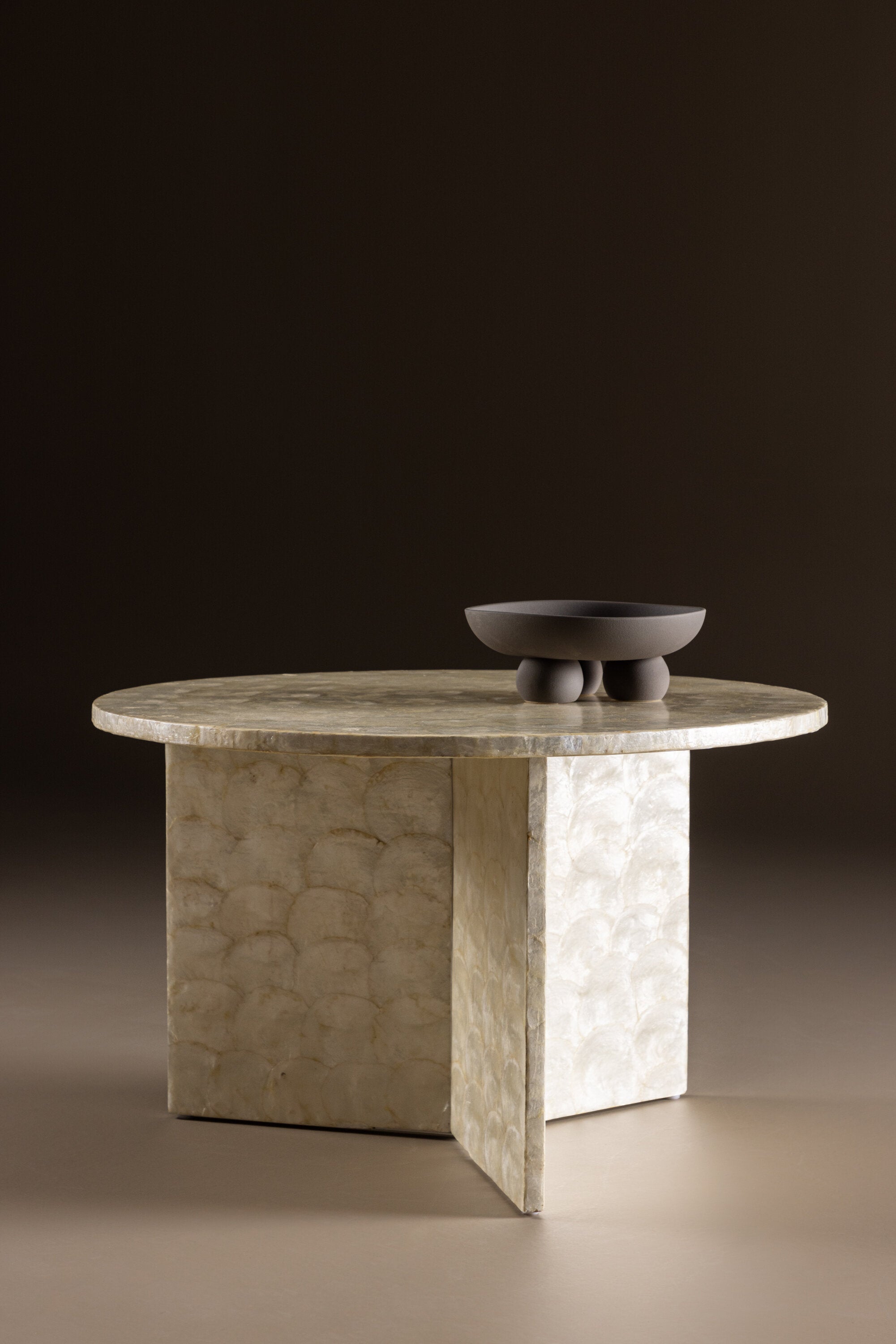 Smögen Sofatisch in Capiz / Natural präsentiert im Onlineshop von KAQTU Design AG. Beistelltisch ist von Vind