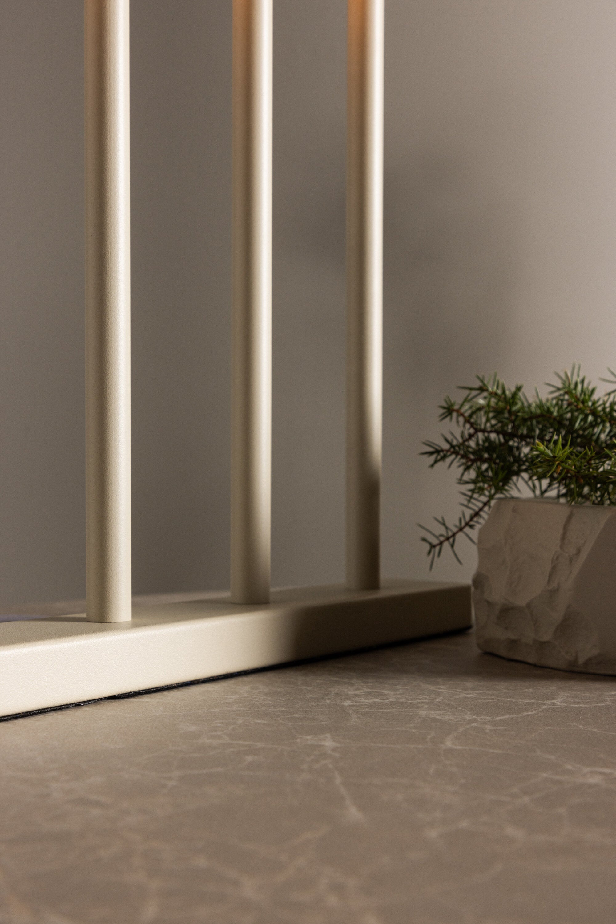 Lofsdalen Tischleuchte in Beige präsentiert im Onlineshop von KAQTU Design AG. Tischleuchte ist von Venture Home