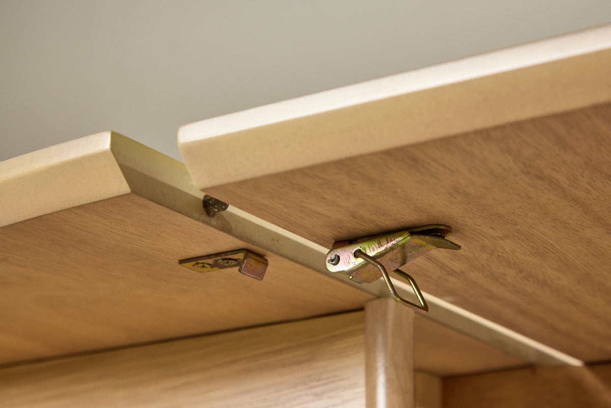 Gilda runder Esstisch in Whitewash präsentiert im Onlineshop von KAQTU Design AG. Esstisch ist von Venture Home