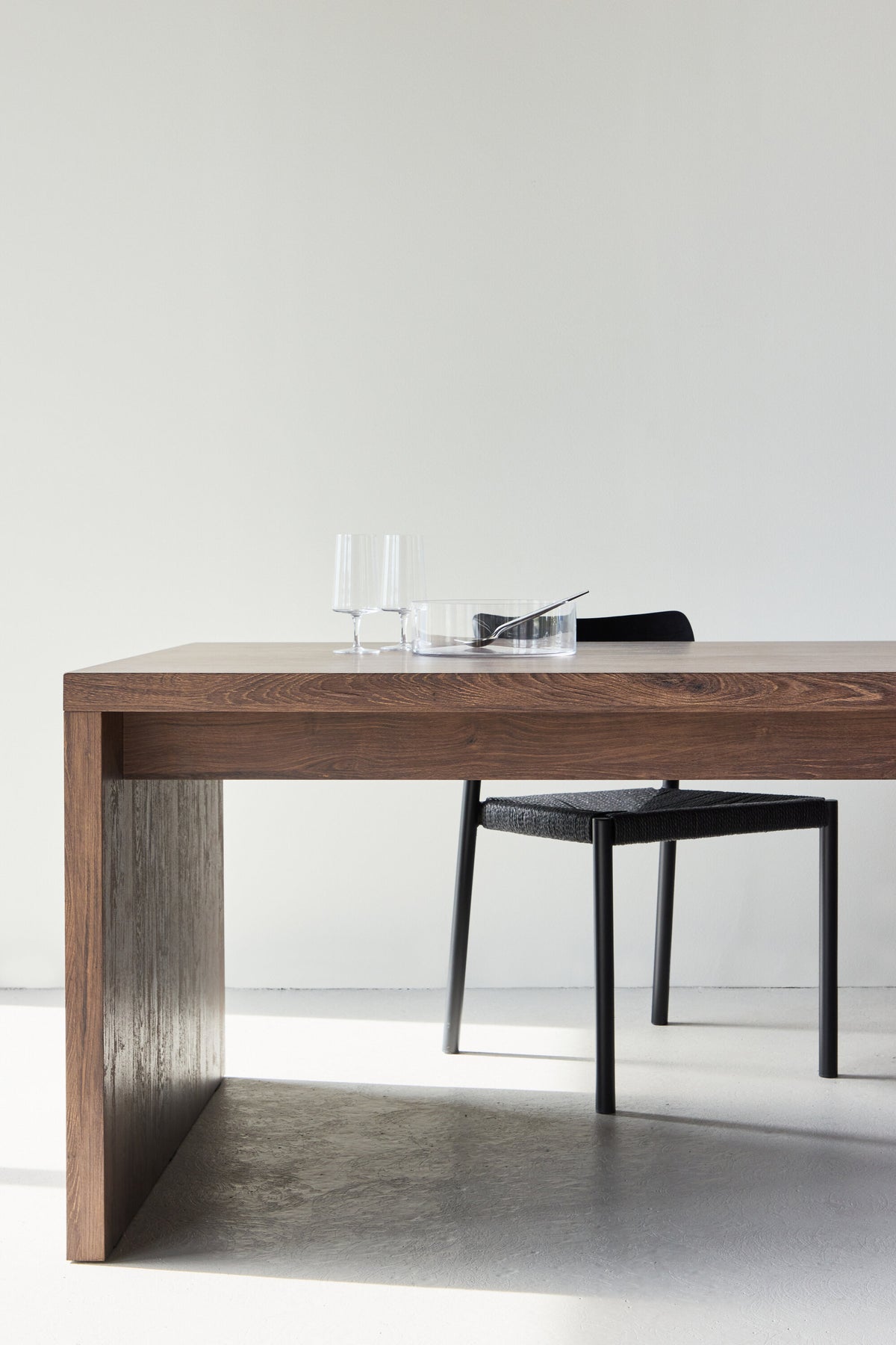 Evone Esstisch in Mokka präsentiert im Onlineshop von KAQTU Design AG. Esstisch ist von Venture Home