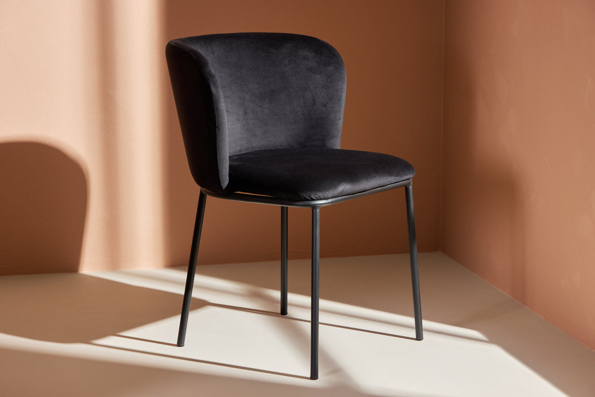 Edina Esszimmerstuhl in Schwarz präsentiert im Onlineshop von KAQTU Design AG. Stuhl ist von Venture Home