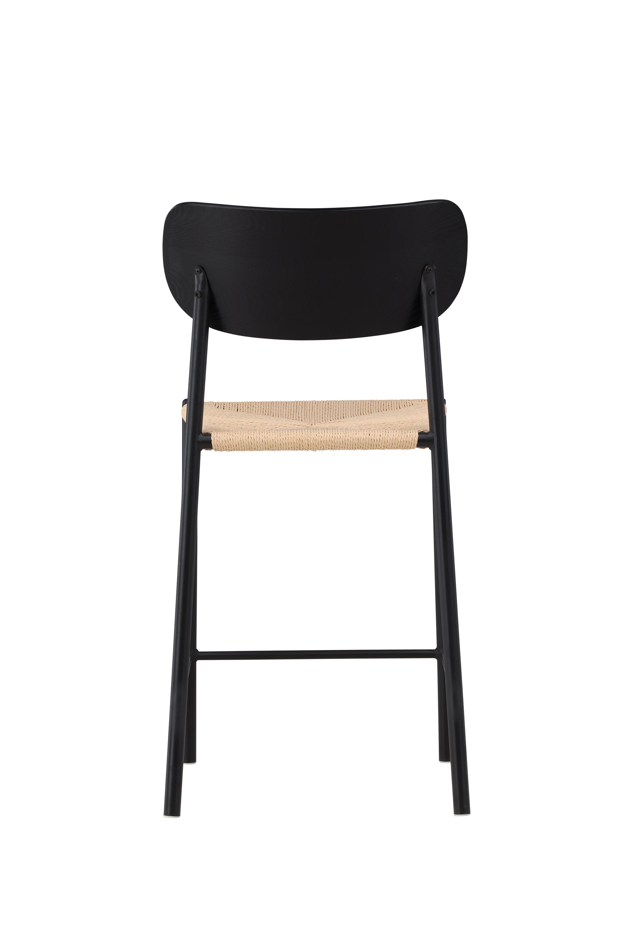 Der Polly Barstuhl vereint Rattan-Sitz und weiße Holzbeine zu einem stilvollen, platzsparenden Design für modernen Boho-Chic.