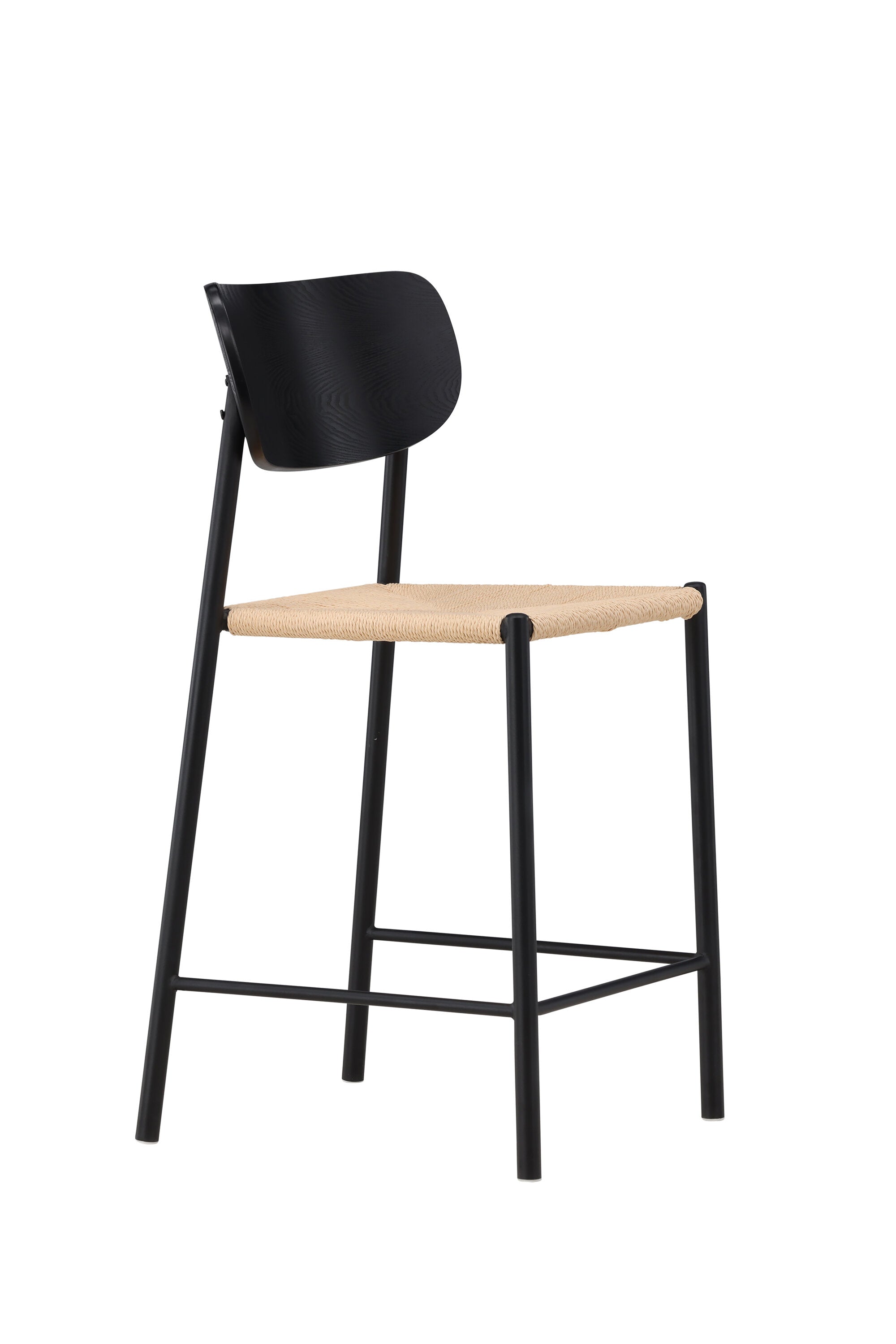 Der Polly Barstuhl vereint Rattan-Sitz und weiße Holzbeine zu einem stilvollen, platzsparenden Design für modernen Boho-Chic.