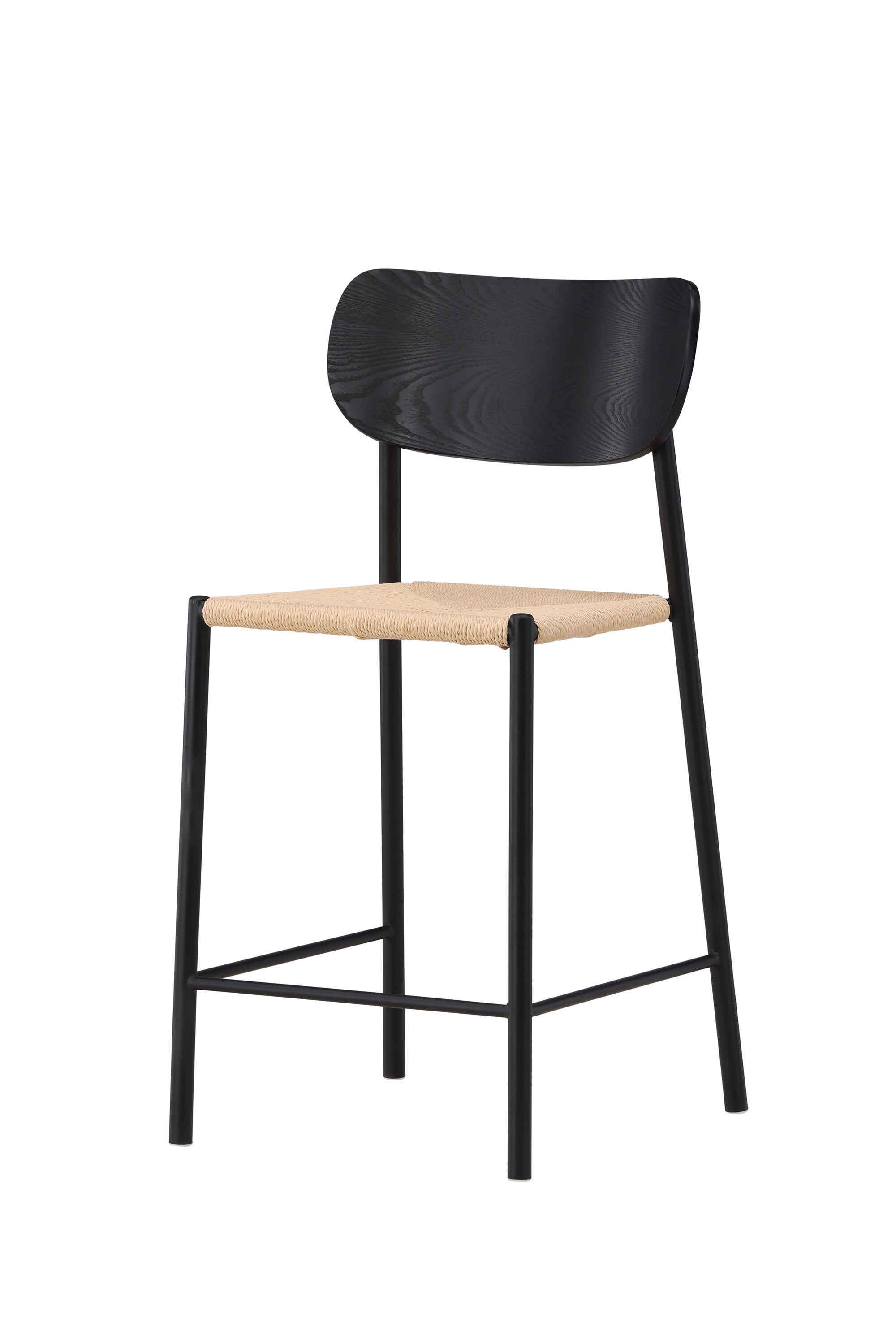 Der Polly Barstuhl vereint Rattan-Sitz und weiße Holzbeine zu einem stilvollen, platzsparenden Design für modernen Boho-Chic.
