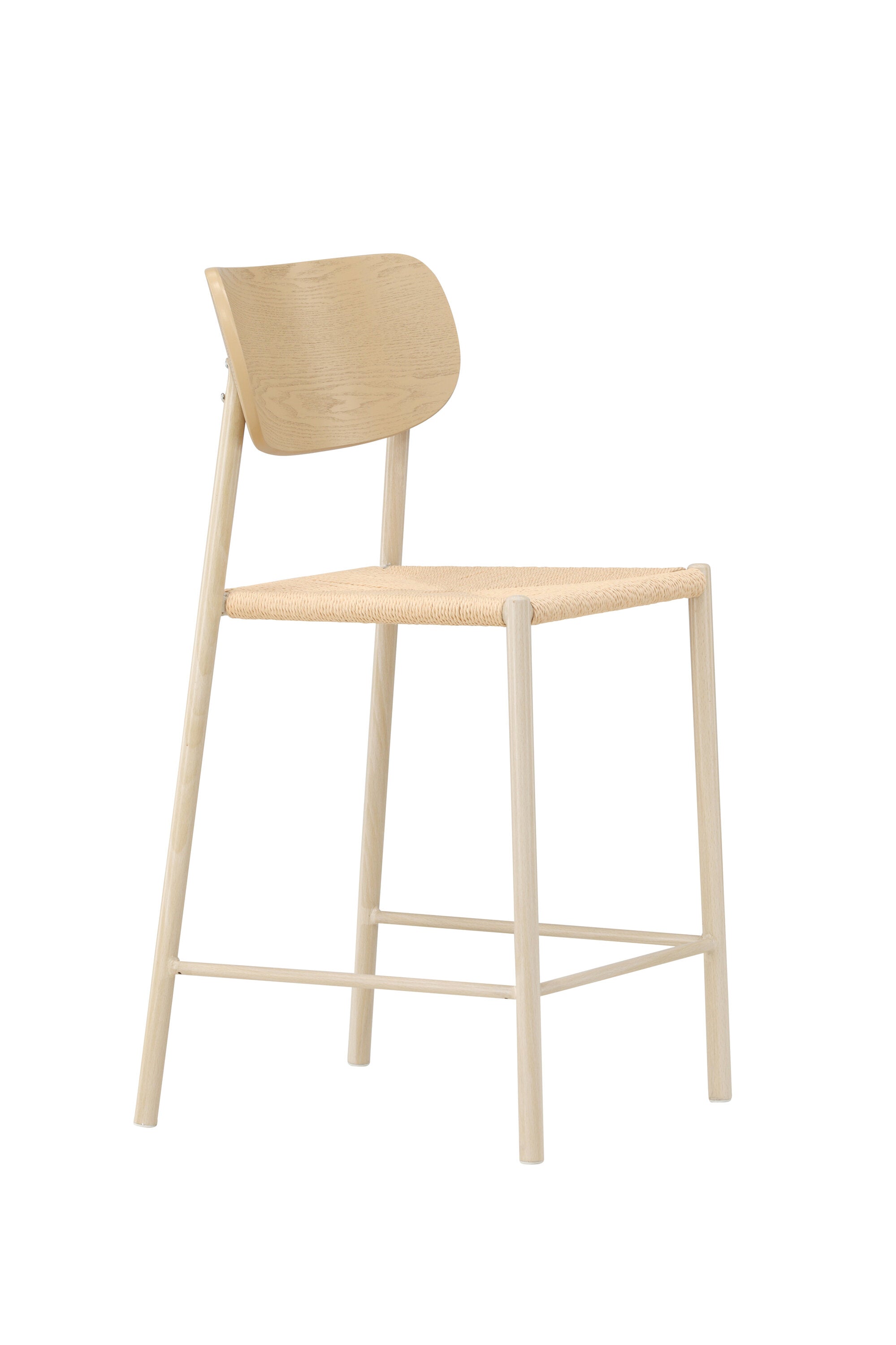 Der Polly Barstuhl vereint Rattan-Sitz und weiße Holzbeine zu einem stilvollen, platzsparenden Design für modernen Boho-Chic.
