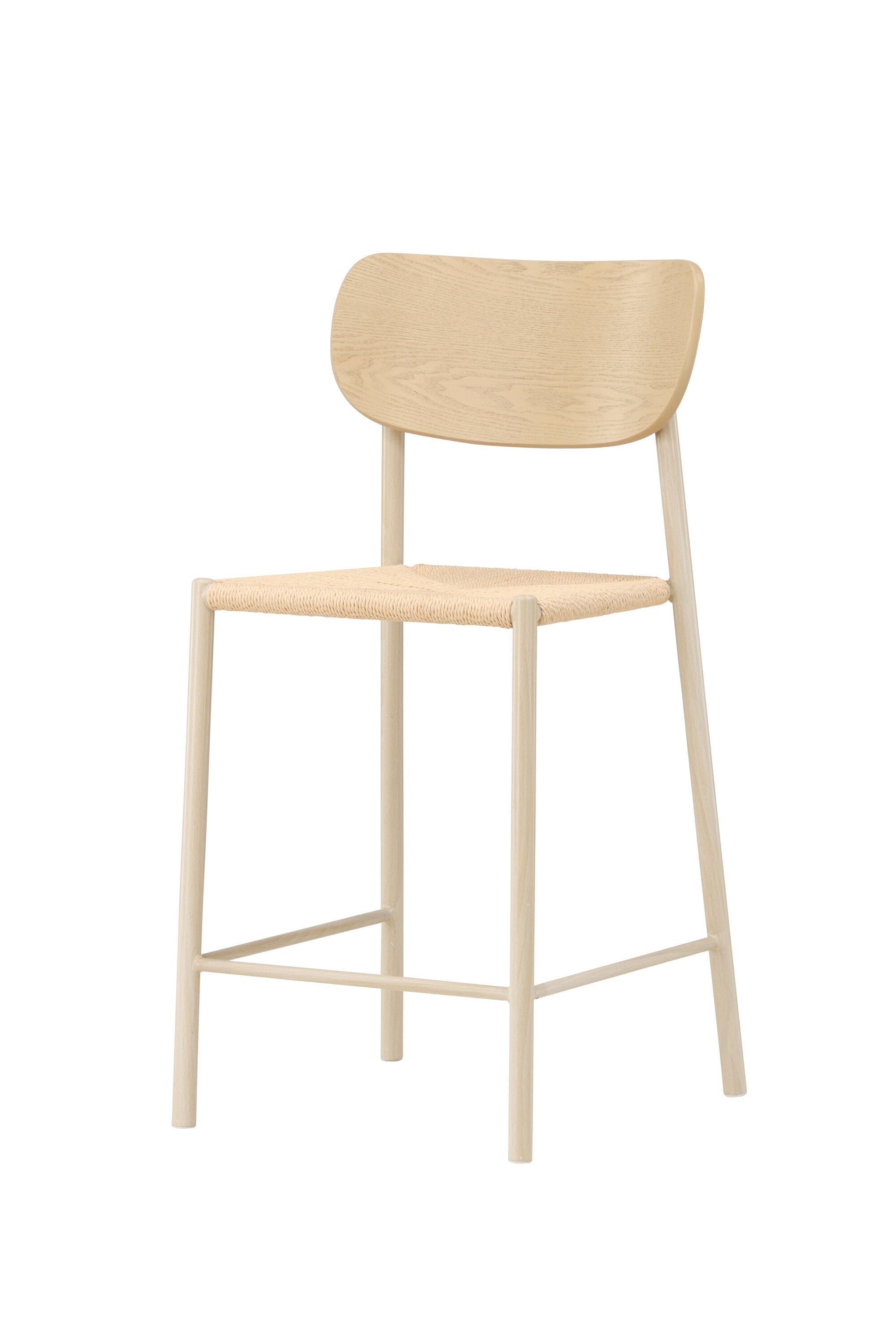 Der Polly Barstuhl vereint Rattan-Sitz und weiße Holzbeine zu einem stilvollen, platzsparenden Design für modernen Boho-Chic.