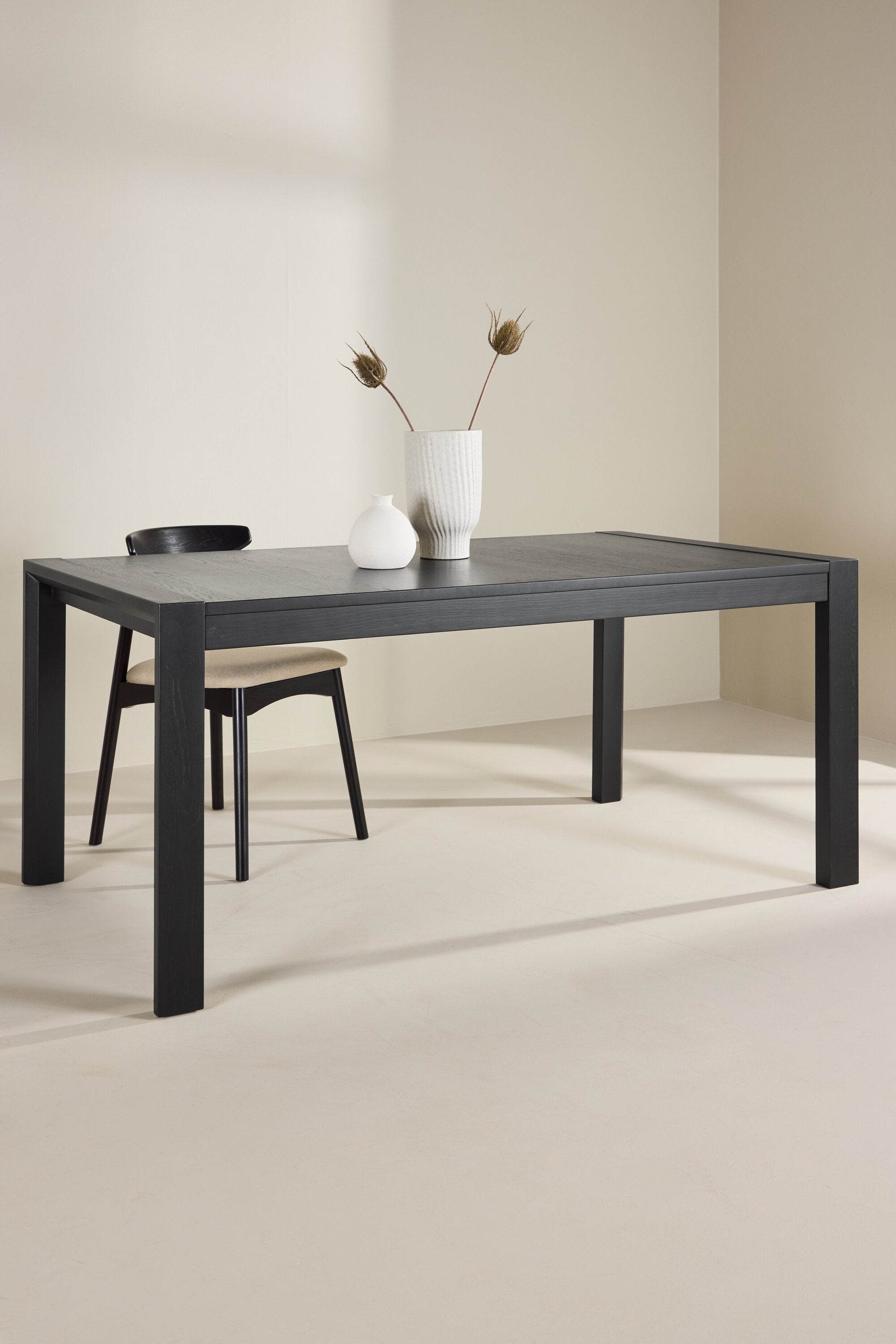 Slider Rechteckiger Esstisch in Schwarz präsentiert im Onlineshop von KAQTU Design AG. Gartentisch ist von Vind