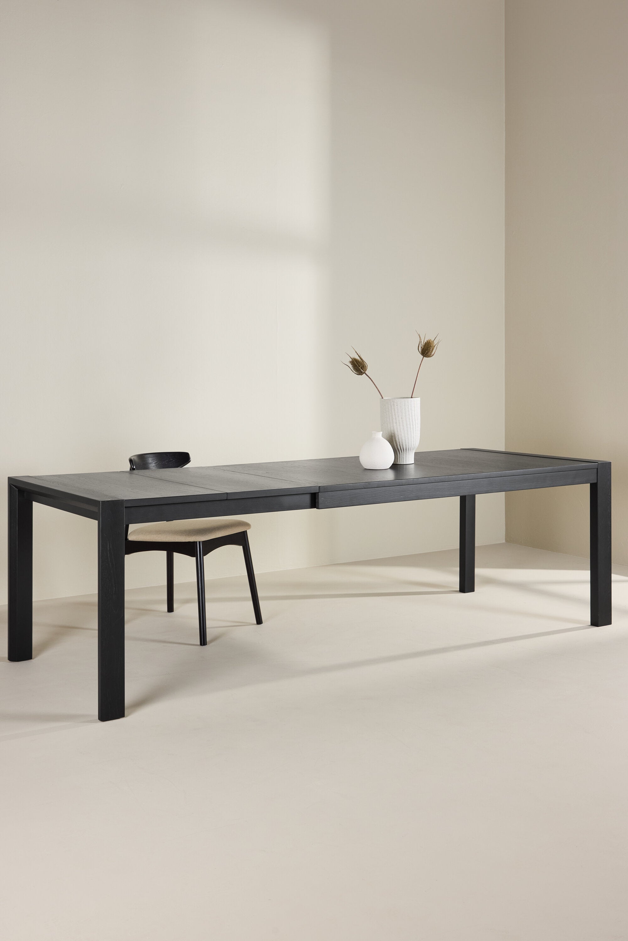 Slider Rechteckiger Esstisch in Schwarz präsentiert im Onlineshop von KAQTU Design AG. Gartentisch ist von Vind