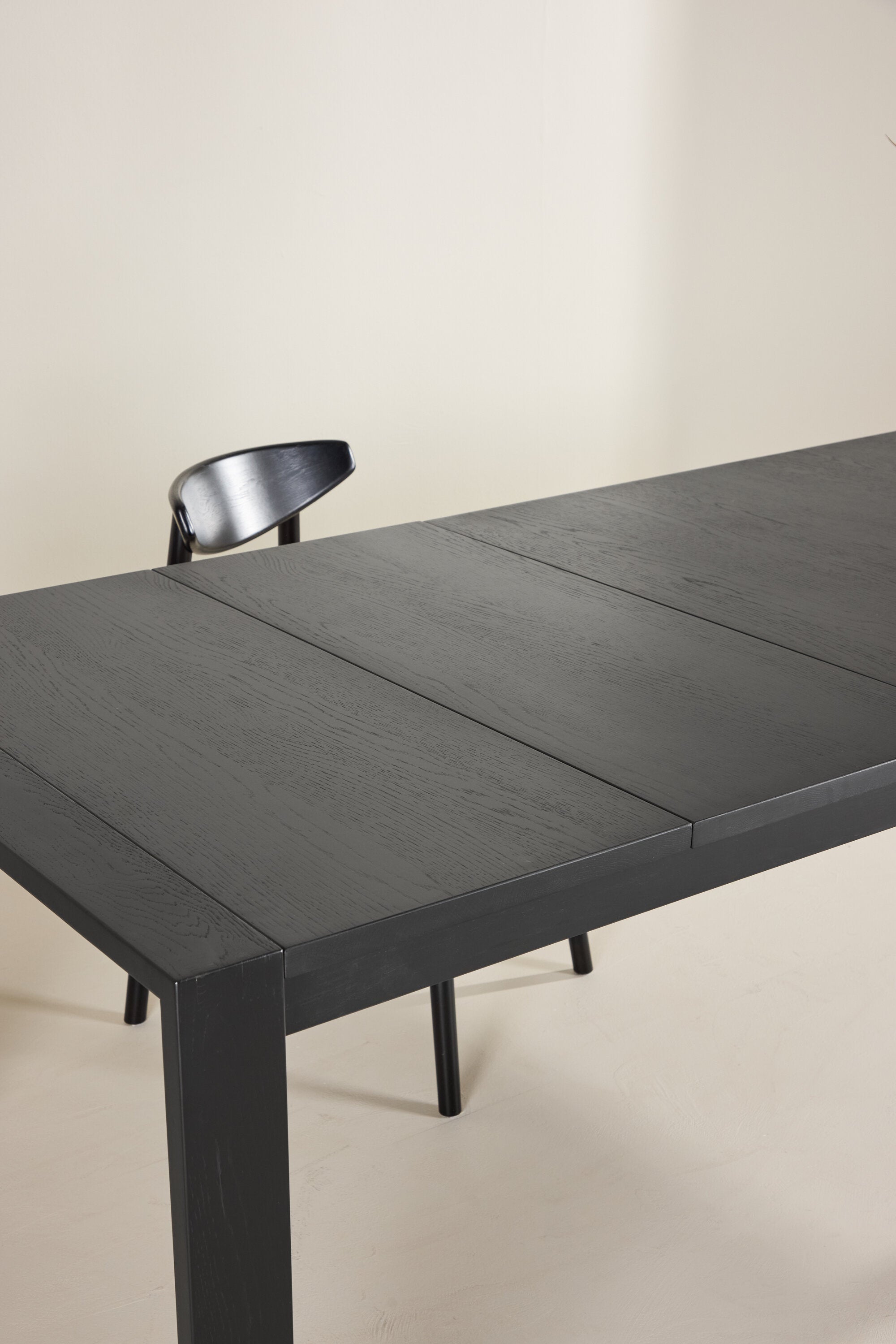 Slider Rechteckiger Esstisch in Schwarz präsentiert im Onlineshop von KAQTU Design AG. Gartentisch ist von Vind