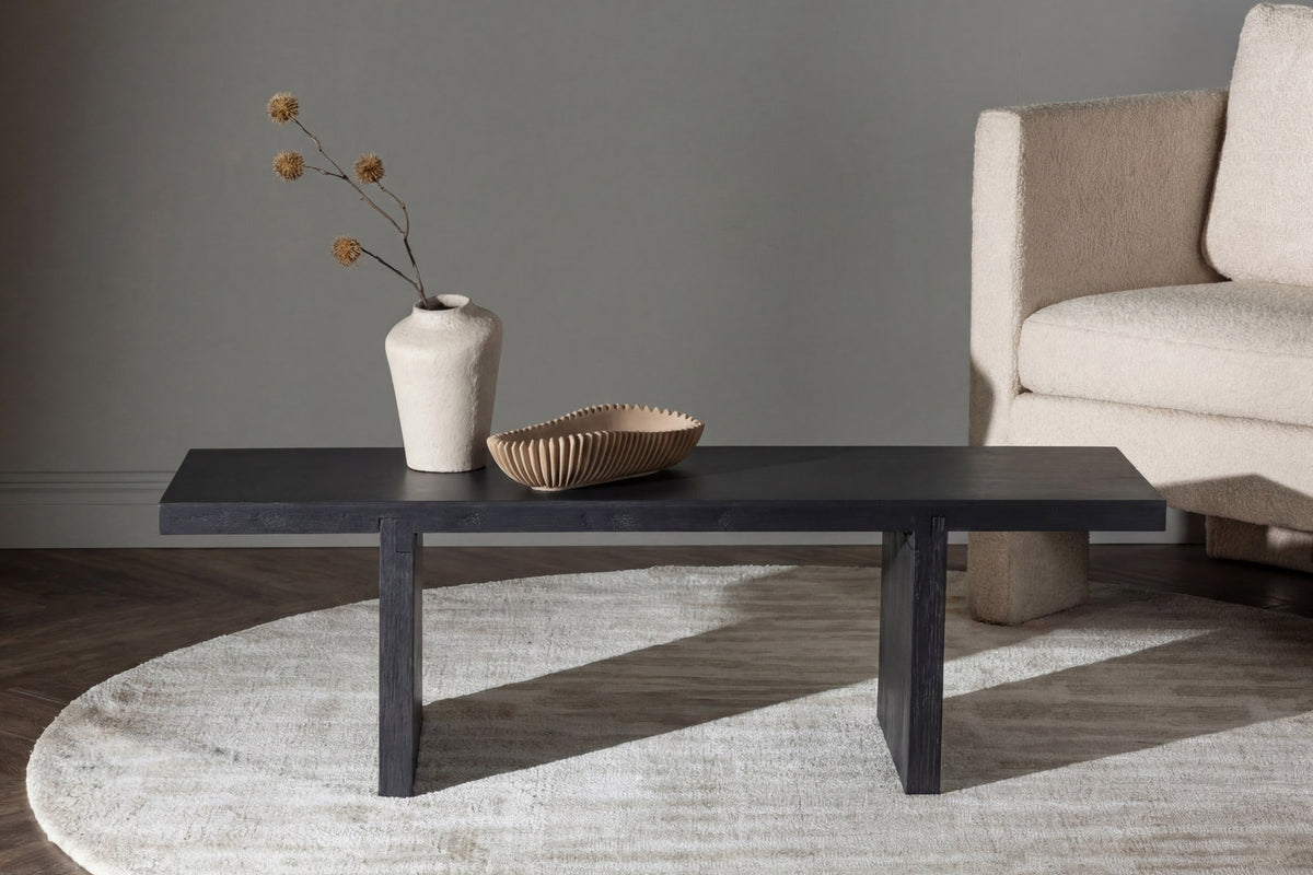 Yakunik Beistelltisch in Schwarz präsentiert im Onlineshop von KAQTU Design AG. Couchtisch ist von Venture Home