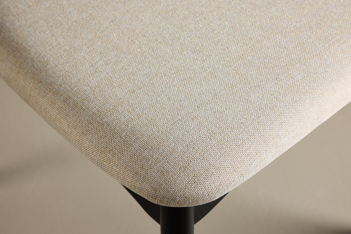 Ven Stuhl in Black präsentiert im Onlineshop von KAQTU Design AG. Esstisch ist von Vind
