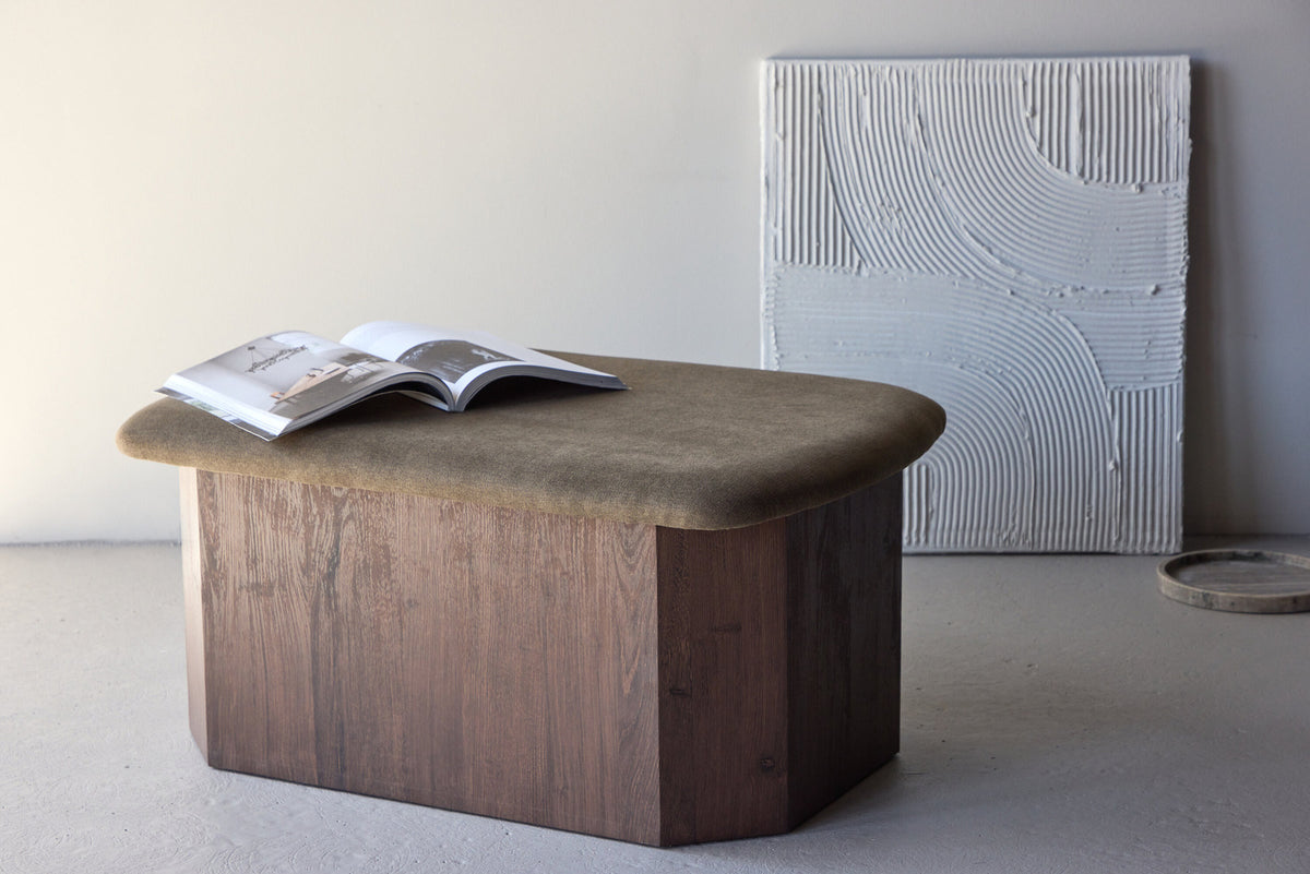 Todd Ottoman in Braun präsentiert im Onlineshop von KAQTU Design AG. Ottoman ist von Venture Home