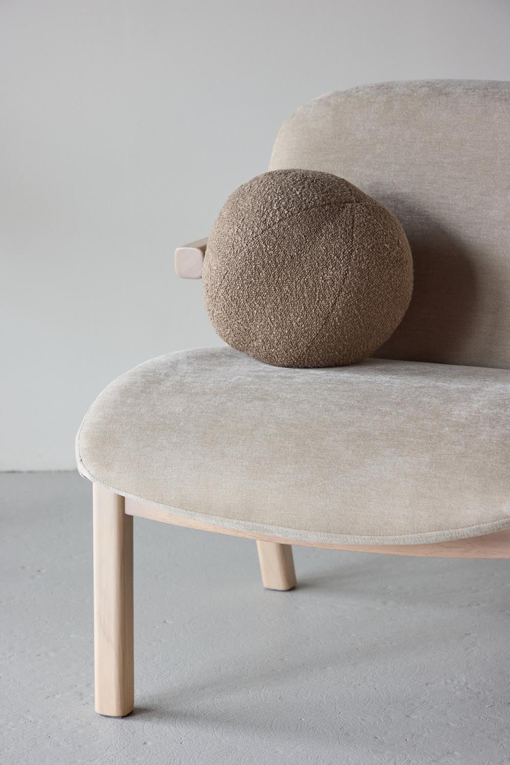 Rile Sessel in Weisswasch präsentiert im Onlineshop von KAQTU Design AG. Sessel ist von Venture Home