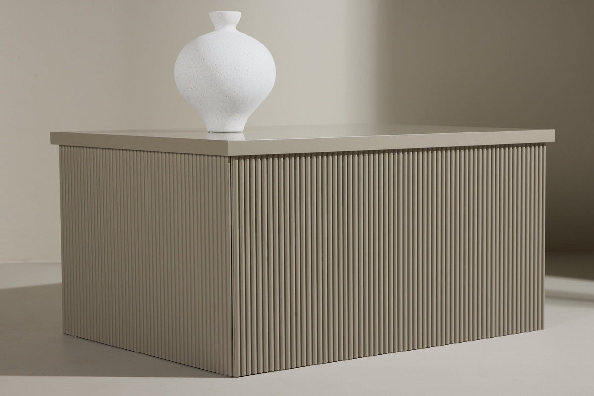 Lenox Beistelltisch in Beige präsentiert im Onlineshop von KAQTU Design AG. Beistelltisch ist von Venture Home