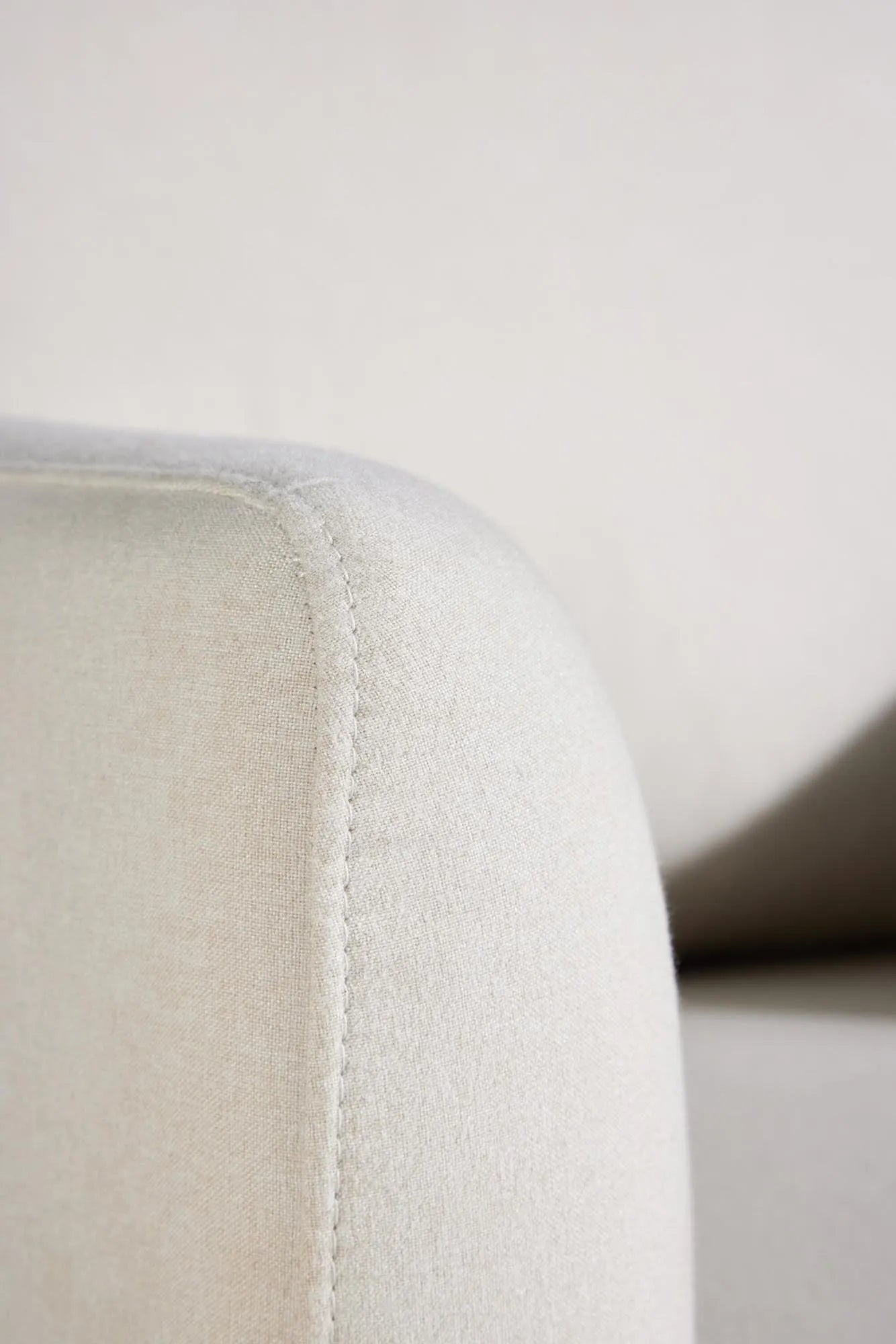 Der Sky-Sessel von Venture Home: Eleganz trifft Komfort. Langlebig, pflegeleicht und ein stilvolles Highlight für jeden Raum.