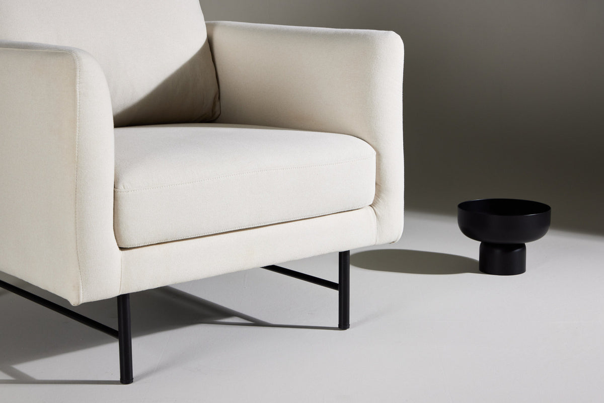 Sessel Sky in White präsentiert im Onlineshop von KAQTU Design AG. Sessel mit Armlehnen ist von Venture Home
