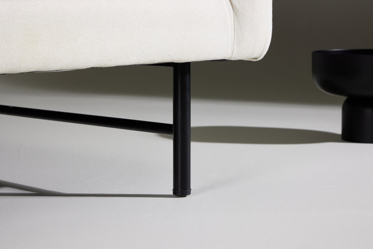 Sessel Sky in White präsentiert im Onlineshop von KAQTU Design AG. Sessel mit Armlehnen ist von Venture Home