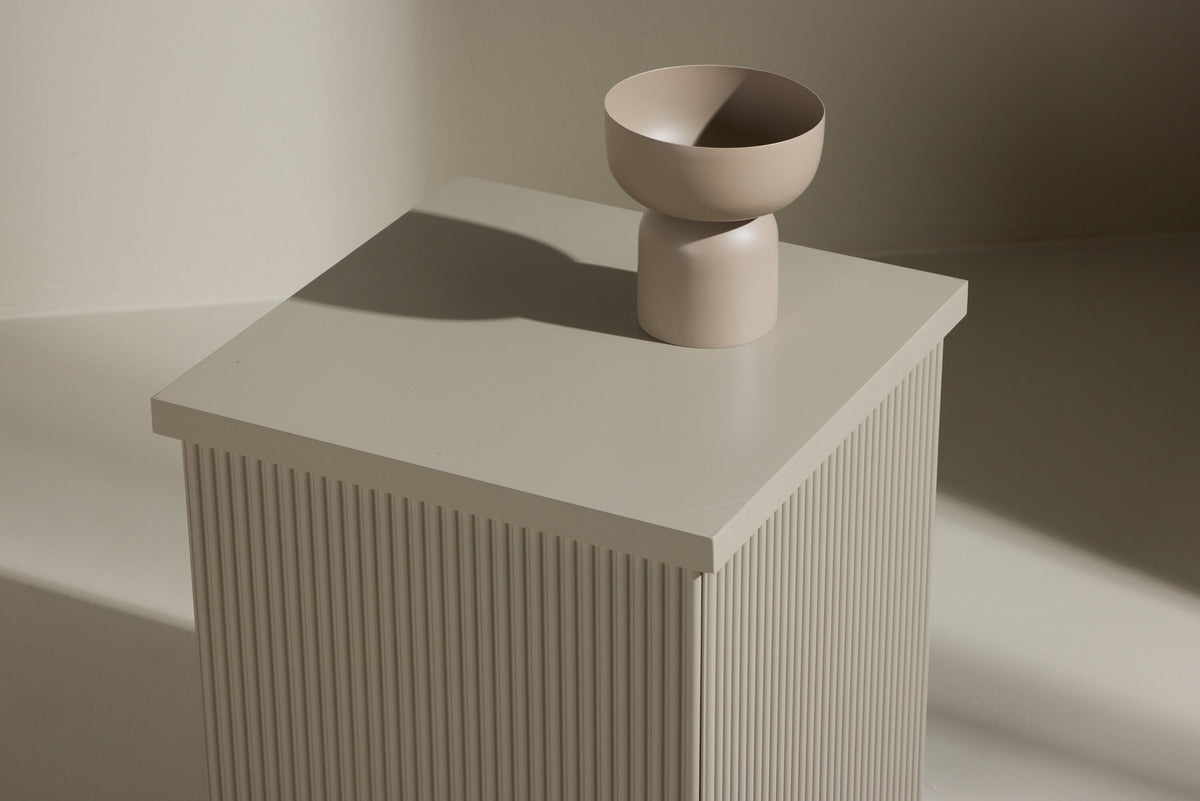 Lenox Beistelltisch in Beige präsentiert im Onlineshop von KAQTU Design AG. Beistelltisch ist von Venture Home
