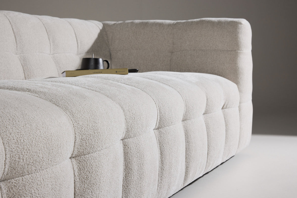 Malou 3-Sitzer Sofa in Beige präsentiert im Onlineshop von KAQTU Design AG. 3er Sofa ist von Venture Home