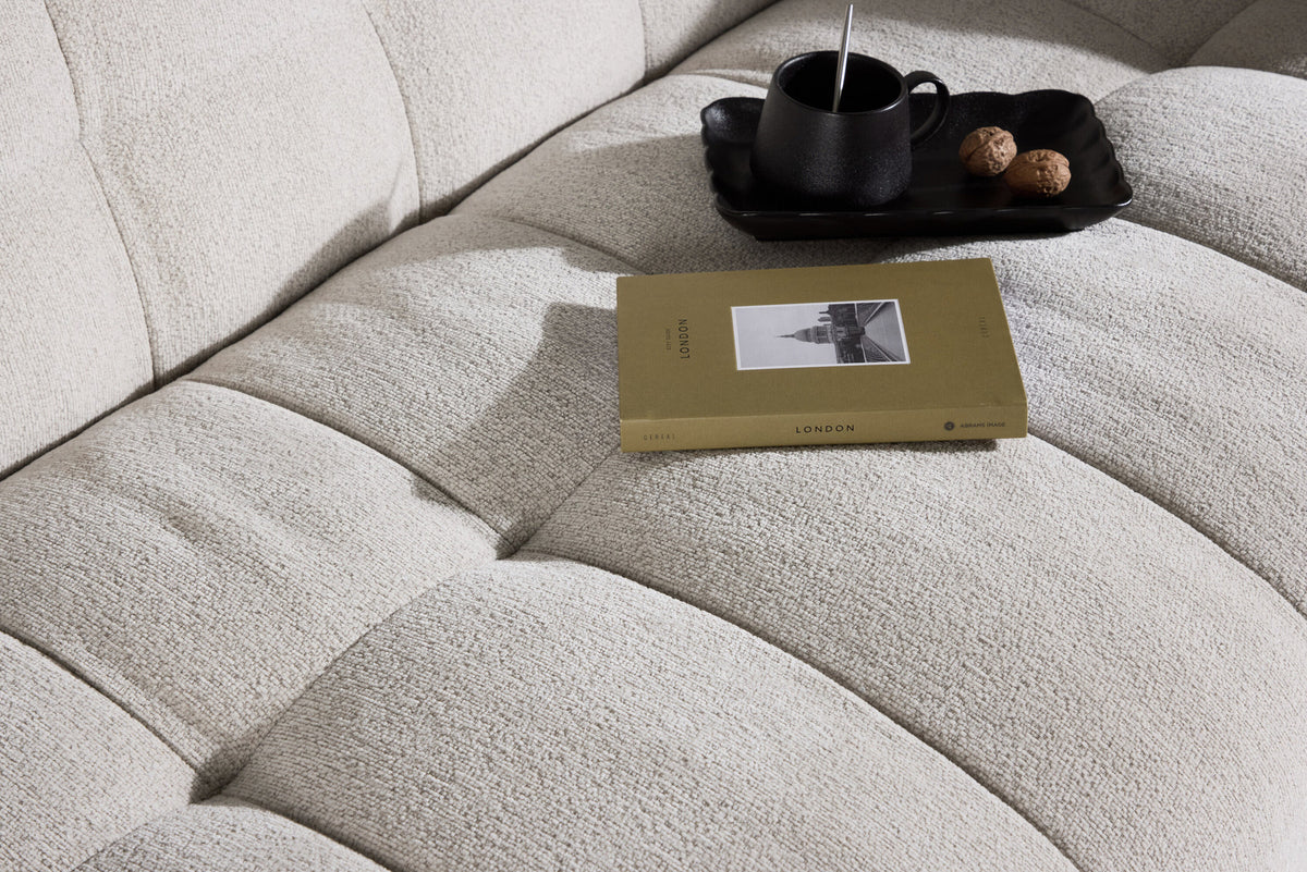 Malou 3-Sitzer Sofa in Beige präsentiert im Onlineshop von KAQTU Design AG. 3er Sofa ist von Venture Home