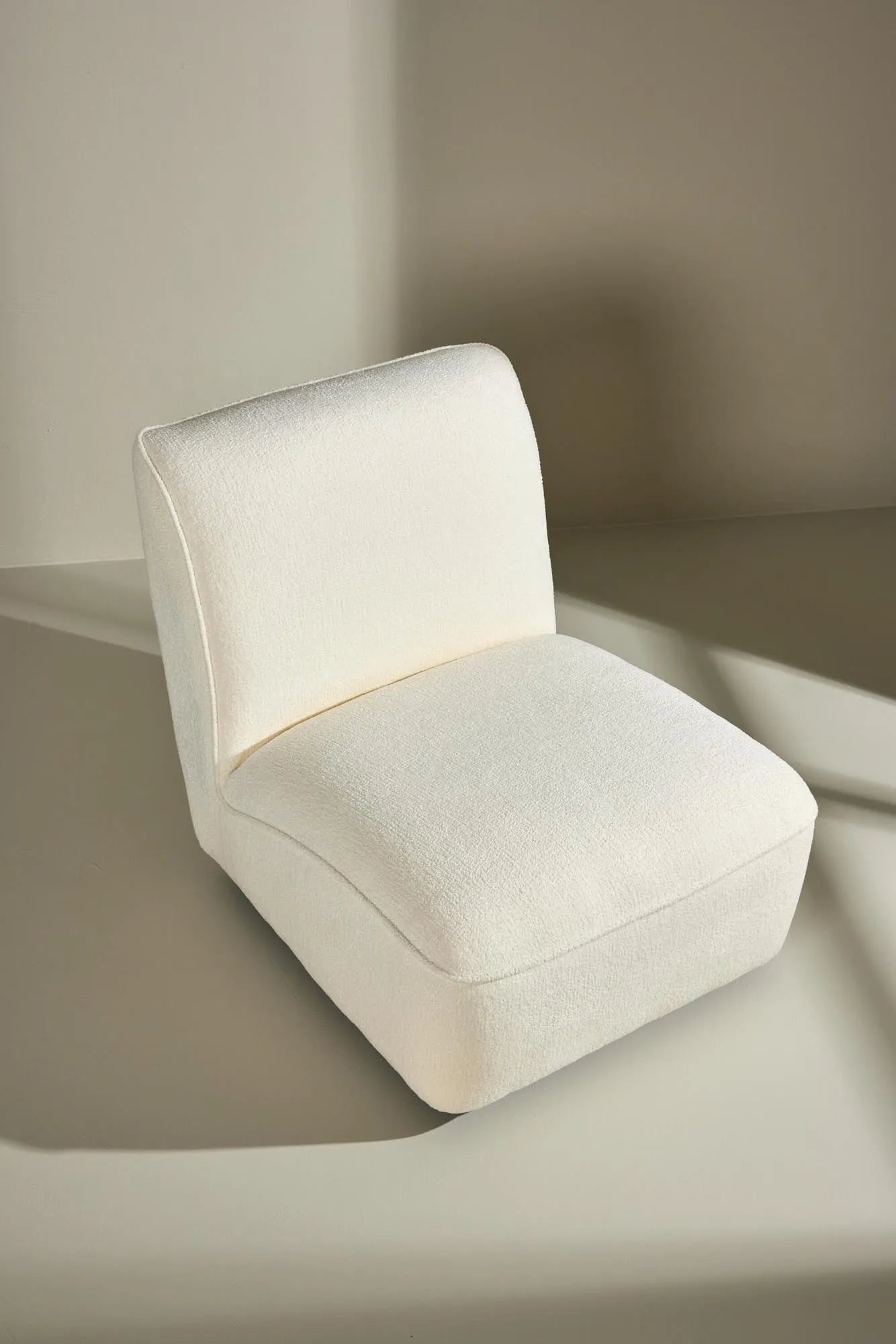Der My Loungesessel von Venture Home vereint modernes Design mit klassischem Komfort und ist ein stilvoller Hingucker.
