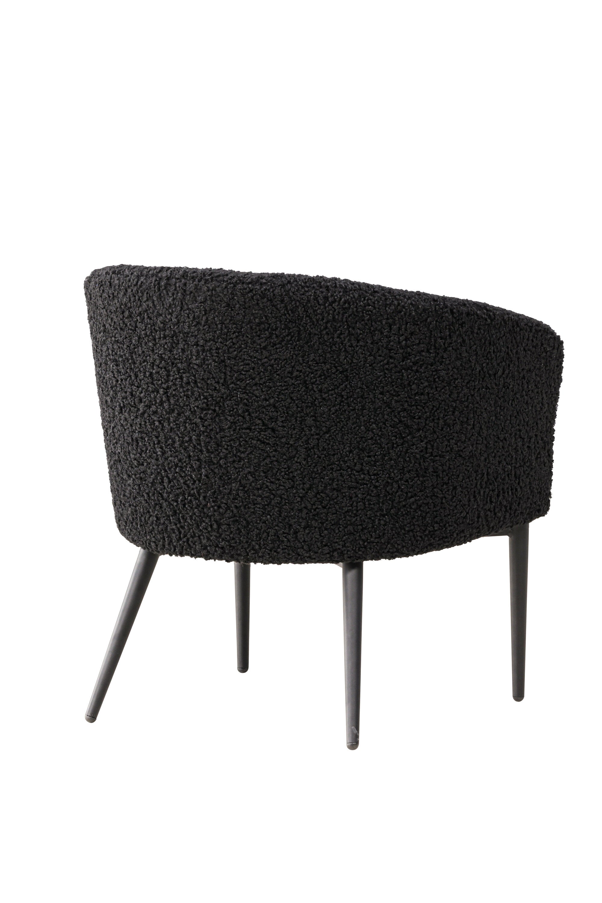 Der Fluffy Sessel von Venture Home: Kuscheliges Teddy-Material trifft auf modernes Design mit schwarzem Metallgestell.