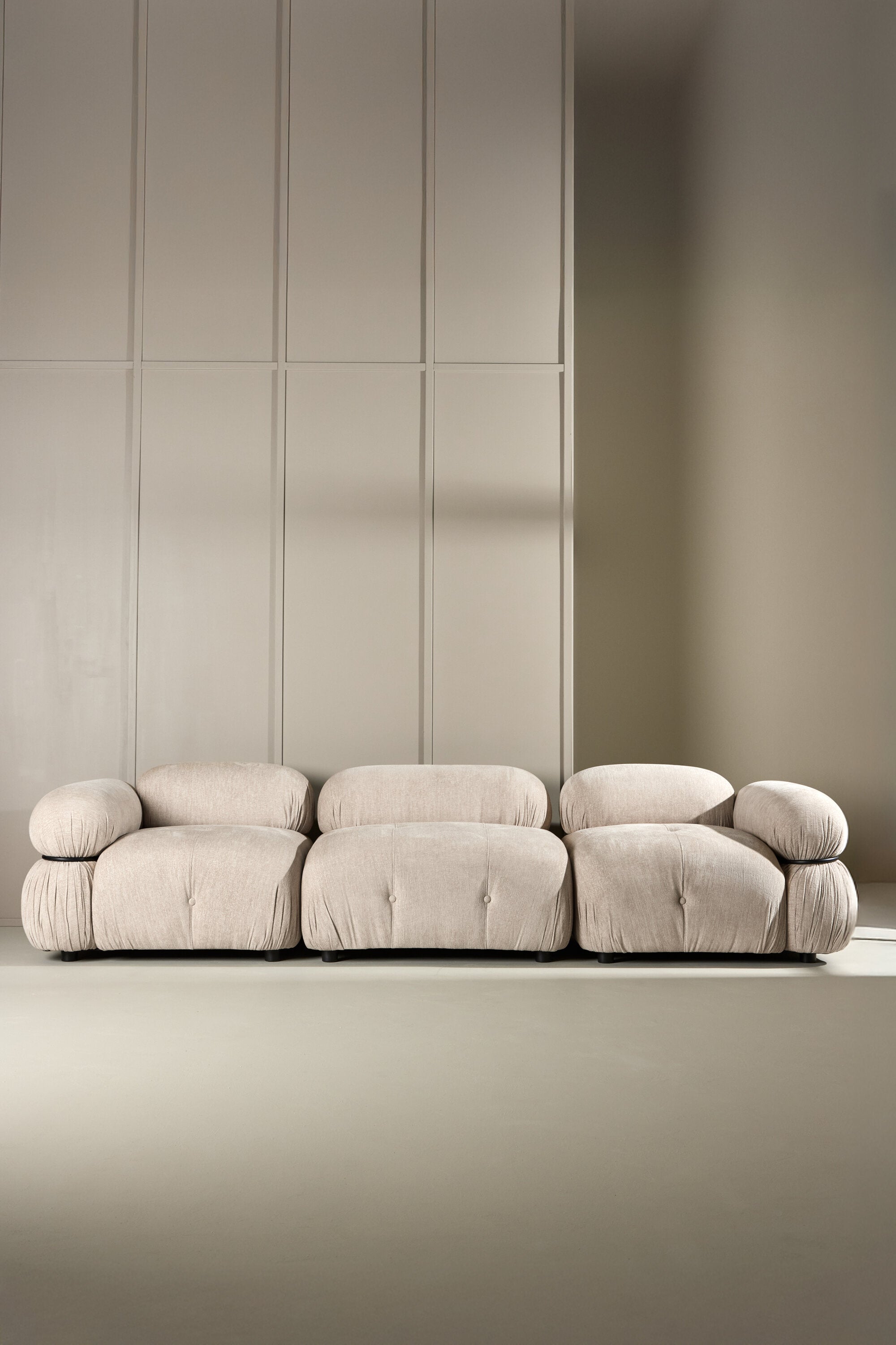 Mika modulares Sofa Rechts in Beige präsentiert im Onlineshop von KAQTU Design AG. Modulares Sofa ist von Venture Home