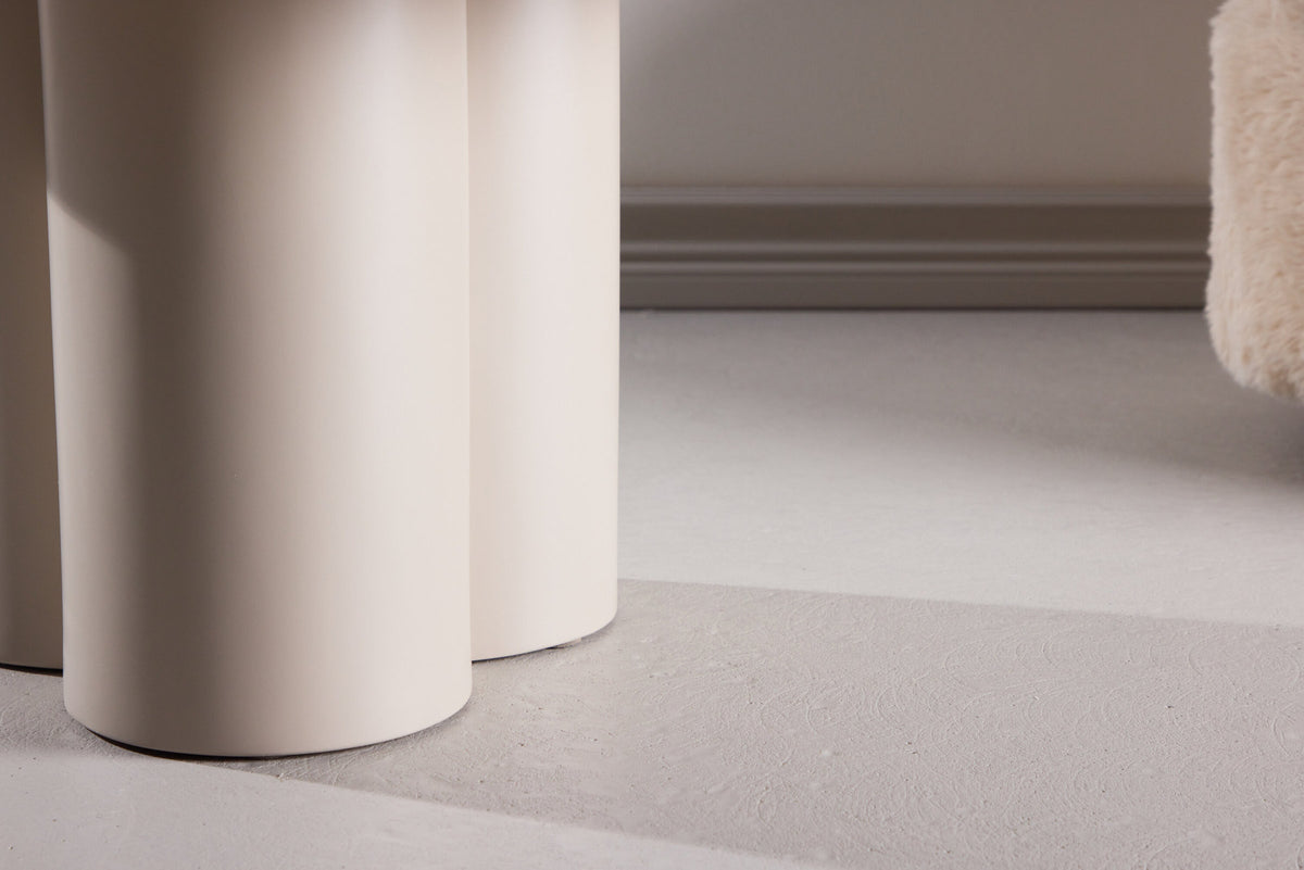 Olivia Sofa-Tisch in Tünche präsentiert im Onlineshop von KAQTU Design AG. Couchtisch ist von Venture Home