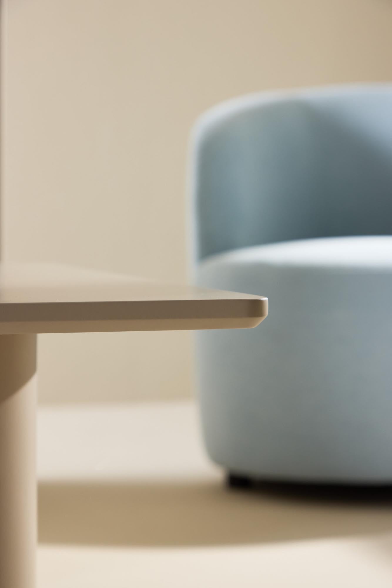 Eleganter Sofatisch aus MDF, 120x60 cm, in sanftem Beige. Vielseitig, robust und stilvoll für jeden Wohnraum.