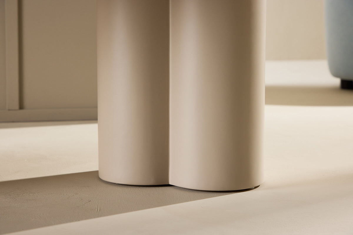 Olivia Sofatisch in Beige präsentiert im Onlineshop von KAQTU Design AG. Beistelltisch ist von Venture Home