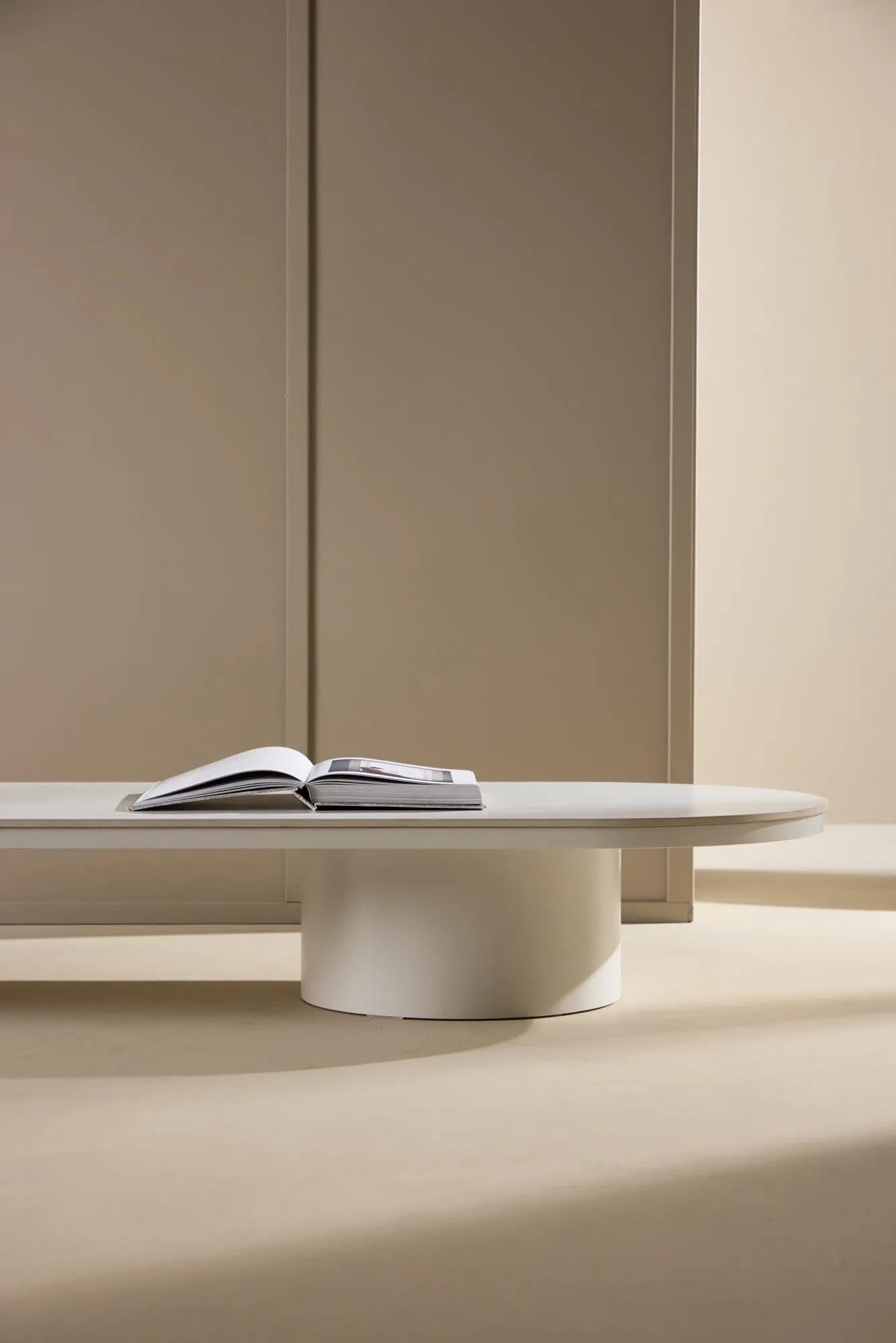 Moderner Sofatisch Narvik von Venture Home, stilvolles Design, perfekt für zeitgemäße und funktionale Wohnbereiche.