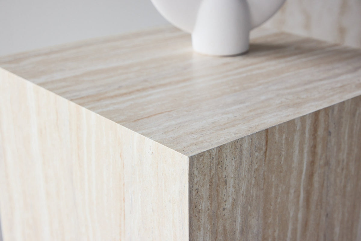 York Sofatisch in Beige präsentiert im Onlineshop von KAQTU Design AG. Beistelltisch ist von Venture Home