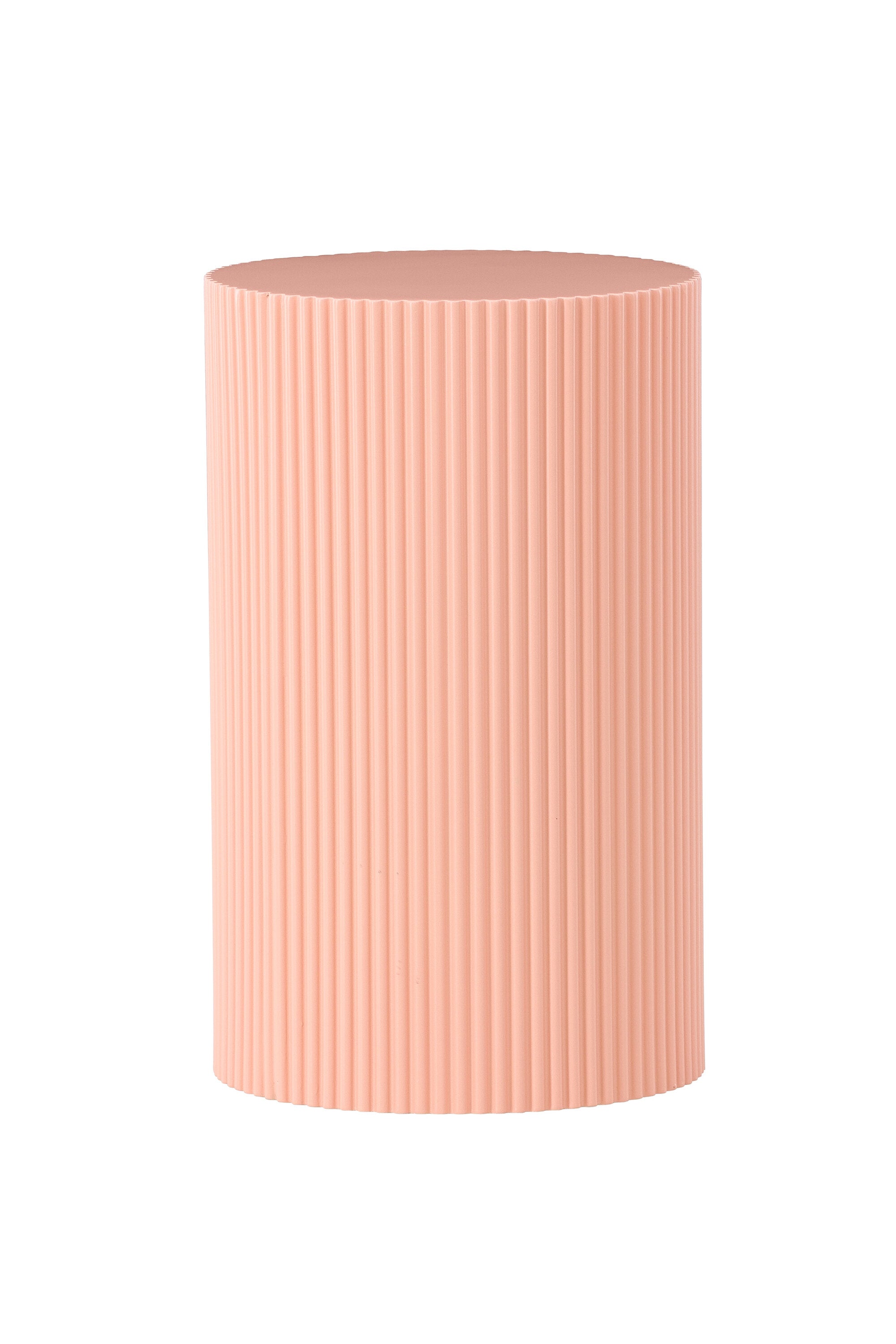 Der Lenox Beistelltisch vereint stilvolle Pfirsichfarbe mit robuster MDF-Struktur und gerippter Oberfläche für vielseitige Eleganz.