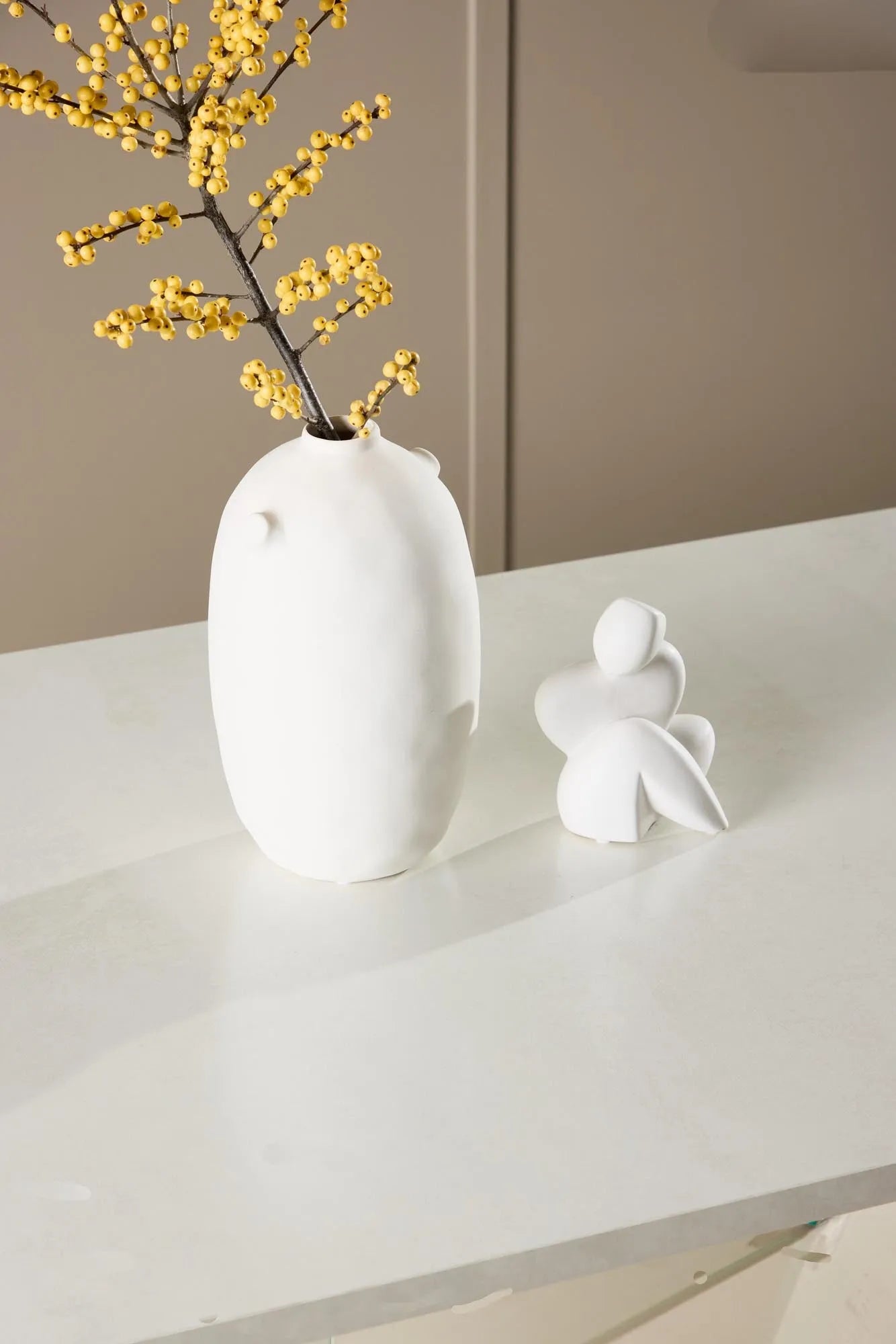 Ester Sofatisch von Venture Home: Elegantes Design, hochwertige Verarbeitung, perfekt für moderne Wohnräume.
