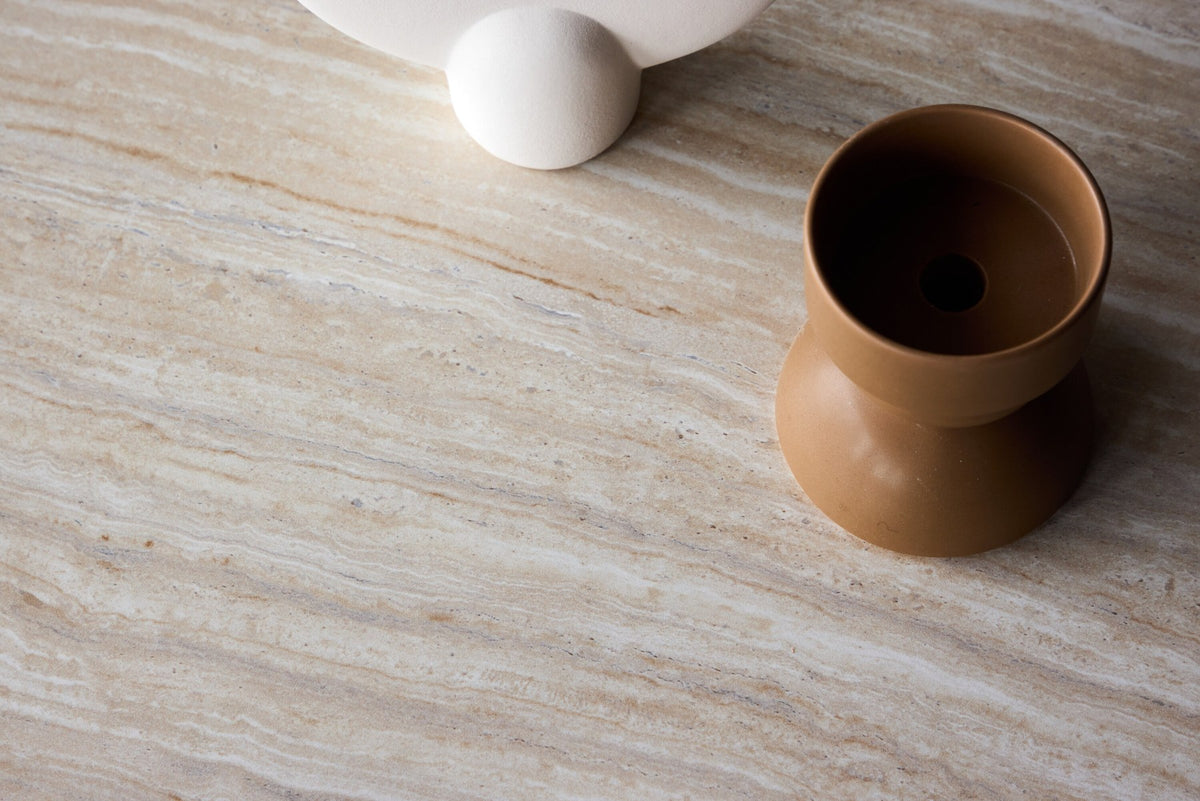 York Sofatisch in Beige präsentiert im Onlineshop von KAQTU Design AG. Beistelltisch ist von Venture Home