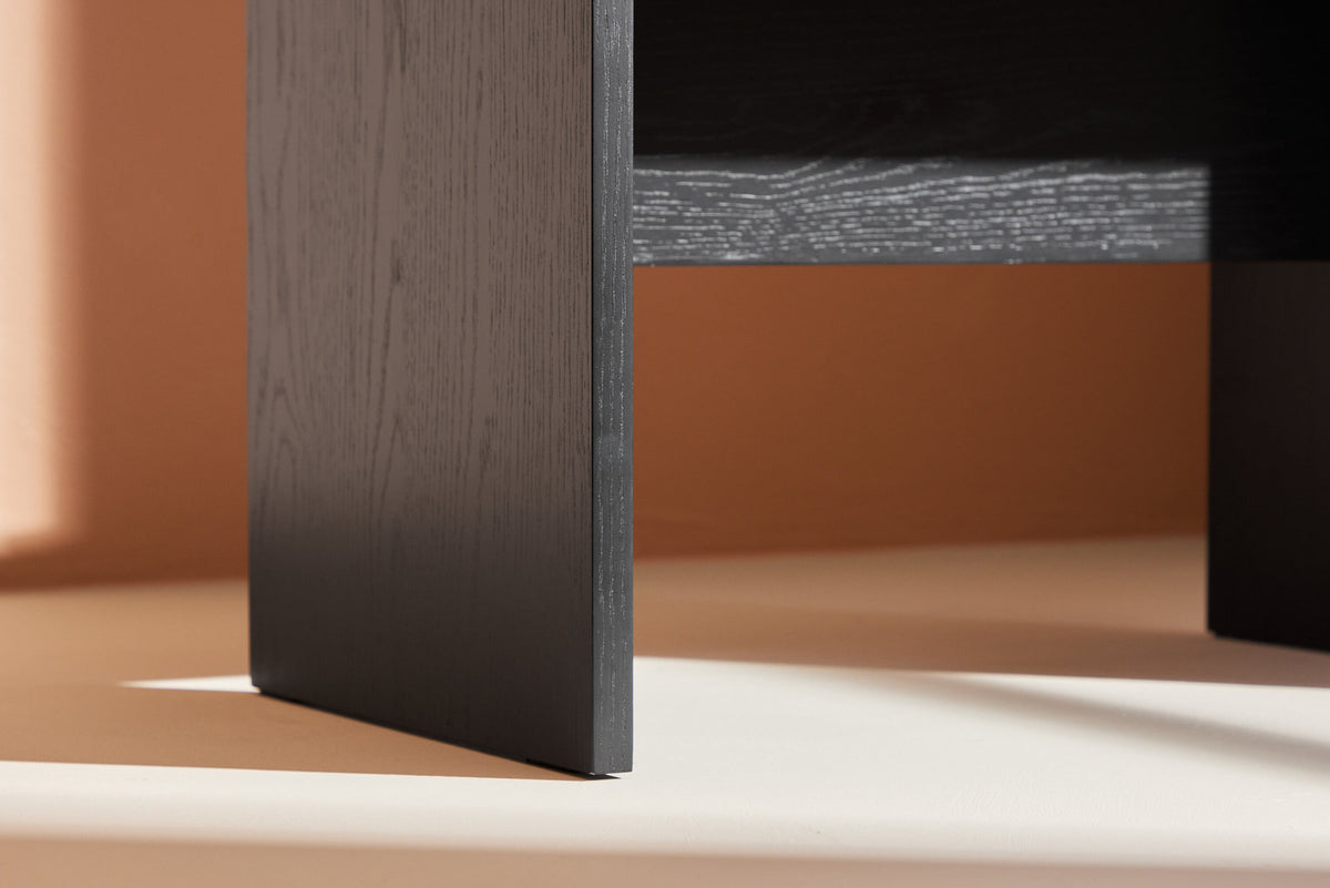 Juni Sofatisch in Schwarz präsentiert im Onlineshop von KAQTU Design AG. Beistelltisch ist von Venture Home