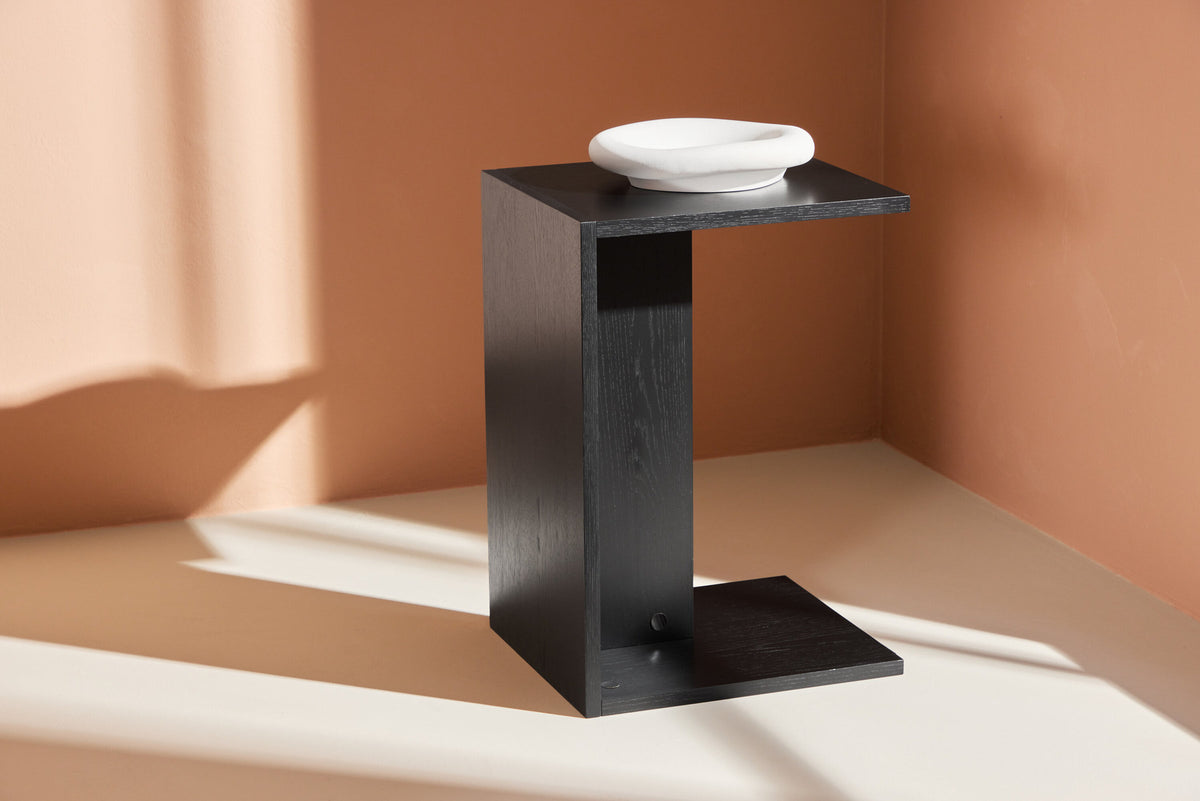 Juni Sofatisch in Schwarz präsentiert im Onlineshop von KAQTU Design AG. Beistelltisch ist von Venture Home