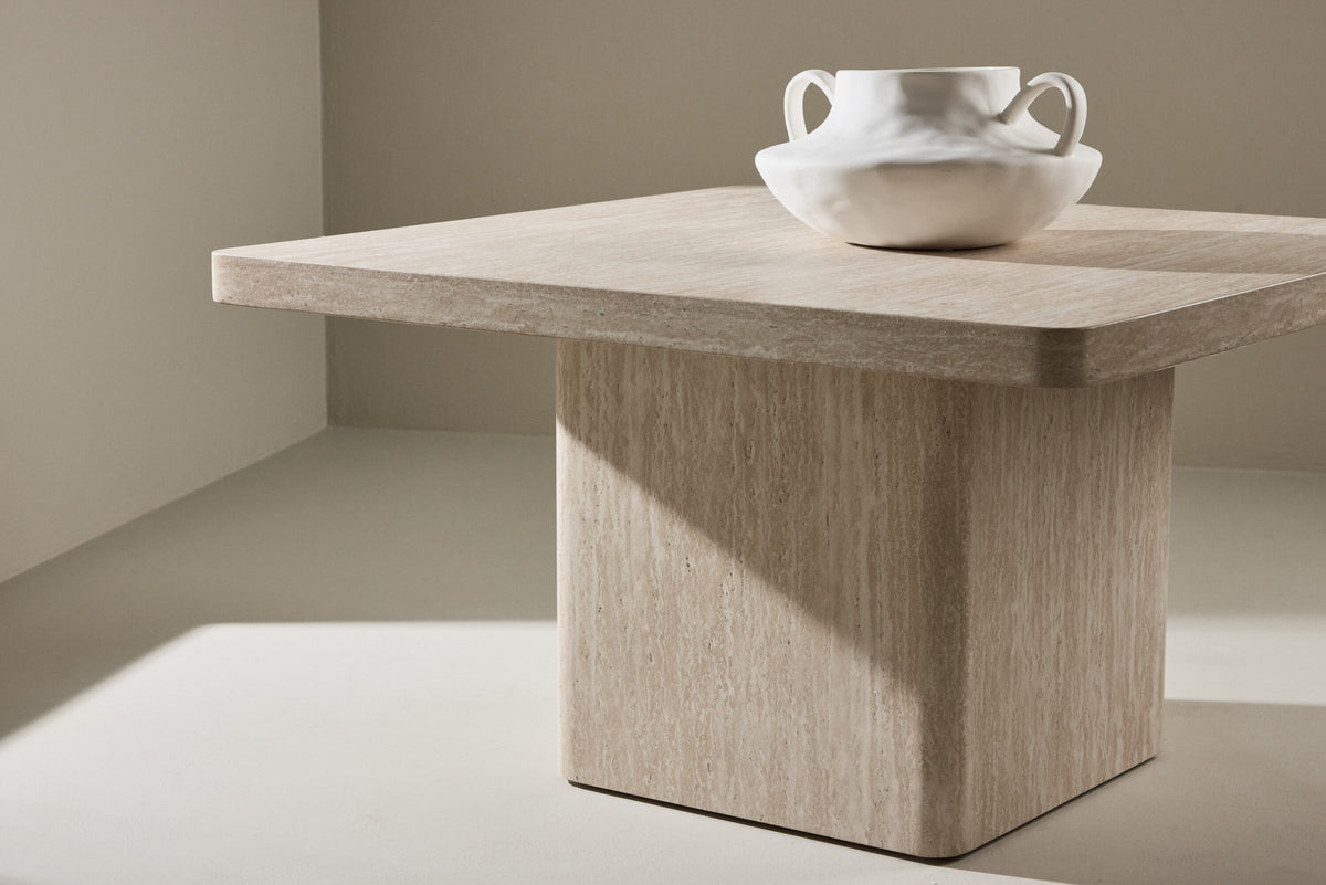 Qvart Sofatisch 80x80 in Beige präsentiert im Onlineshop von KAQTU Design AG. Beistelltisch ist von Venture Home