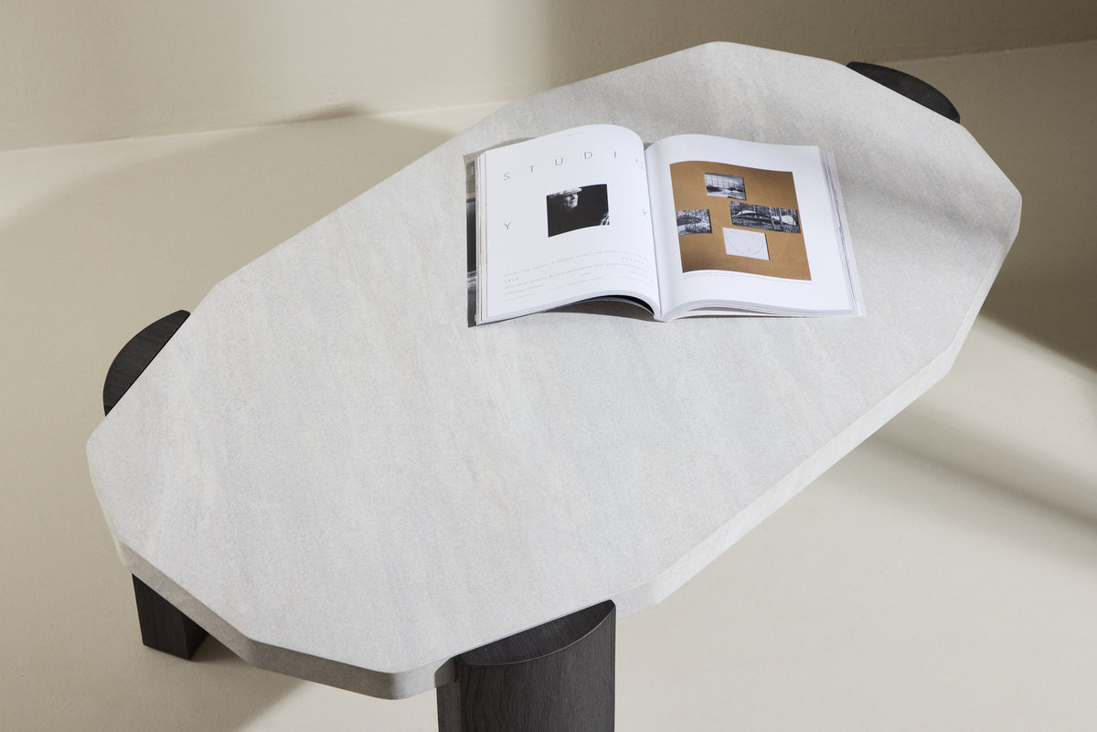 Kres Sofatisch 125x70.5 in Beige präsentiert im Onlineshop von KAQTU Design AG. Beistelltisch ist von Venture Home