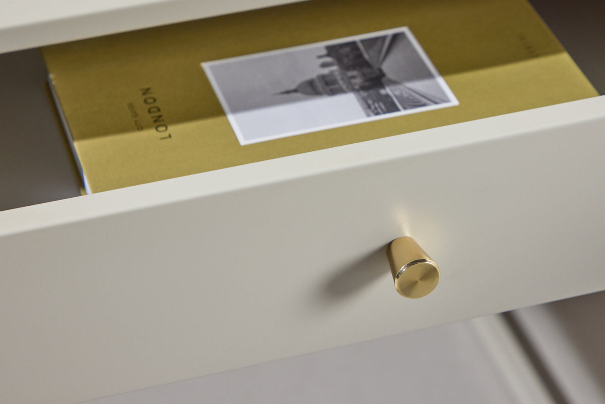 Bakal Nachttisch in Beige präsentiert im Onlineshop von KAQTU Design AG. Nachttisch ist von Venture Home