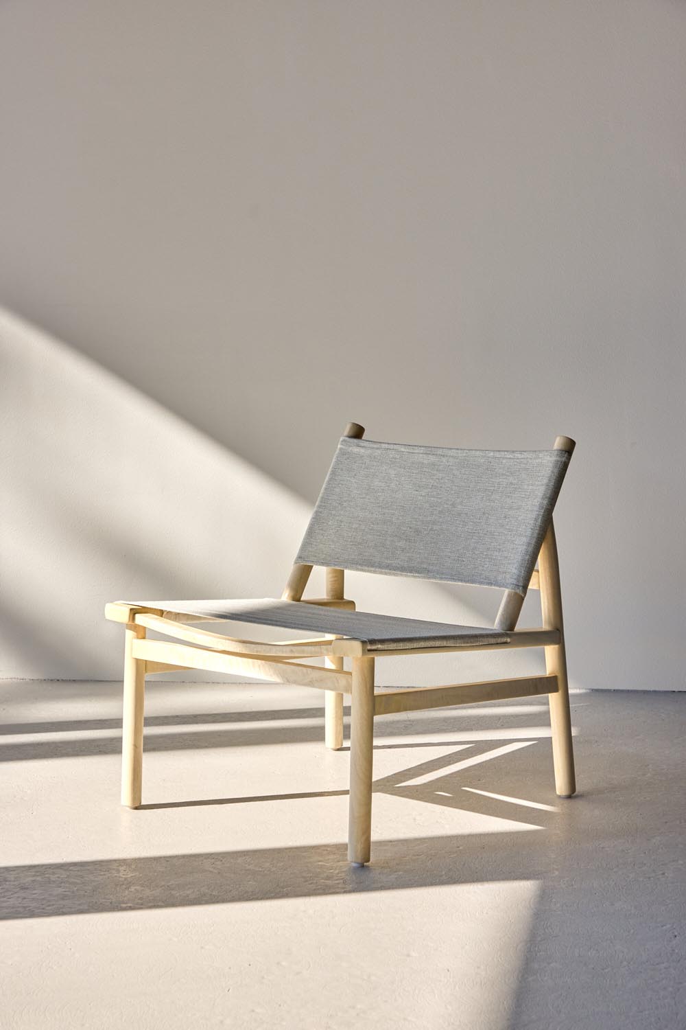 Millo Lounge Stuhl in Natur präsentiert im Onlineshop von KAQTU Design AG. Sessel ist von Venture Home