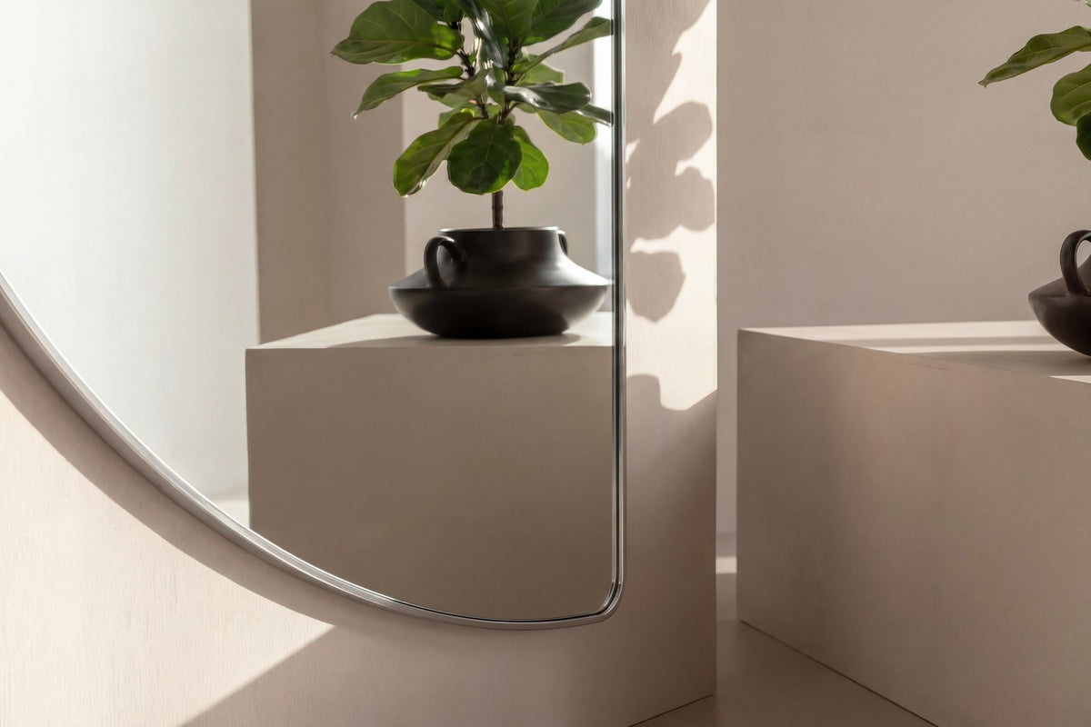 Mona Grosses Spiegel in Klar präsentiert im Onlineshop von KAQTU Design AG. Spiegel ist von Venture Home
