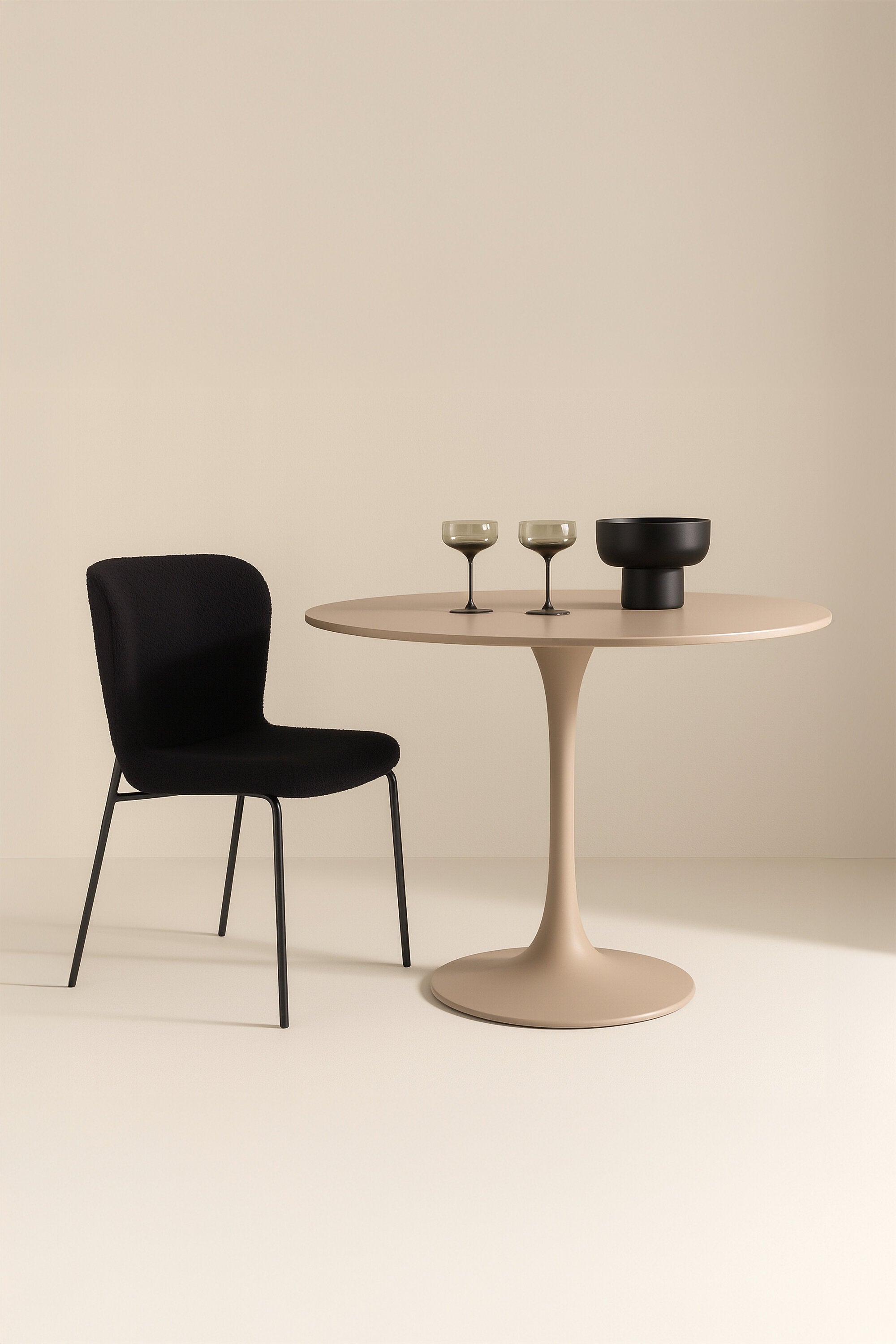 Glade Esstisch rund in Beige präsentiert im Onlineshop von KAQTU Design AG. Esstisch ist von Venture Home