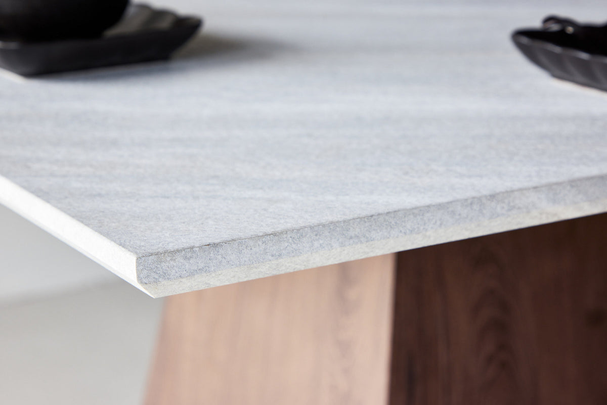 Cael Esstisch in Hellgrau präsentiert im Onlineshop von KAQTU Design AG. Esstisch ist von Venture Home